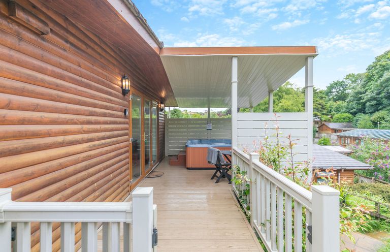 An outdoor deck with a hot tub at Chapel Rock Spa Pet in Perranporth