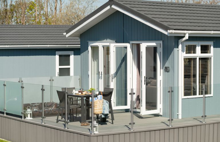 An outdoor area with a table and chairs at Kynance Spa in Bude
