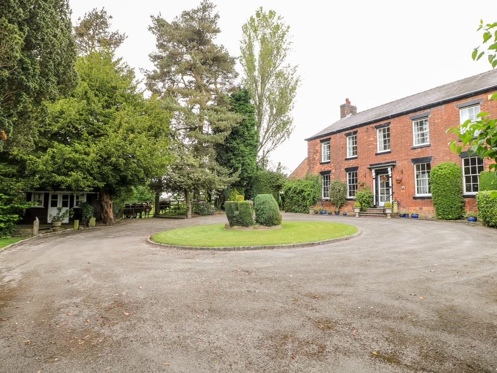 Cottage ∙ 5 Bedrooms ∙ 11 Guests - Cheshire