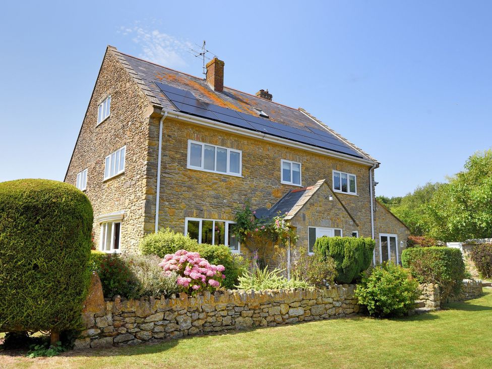 Cottage ∙ 6 Bedrooms ∙ 12 Guests - Bridport