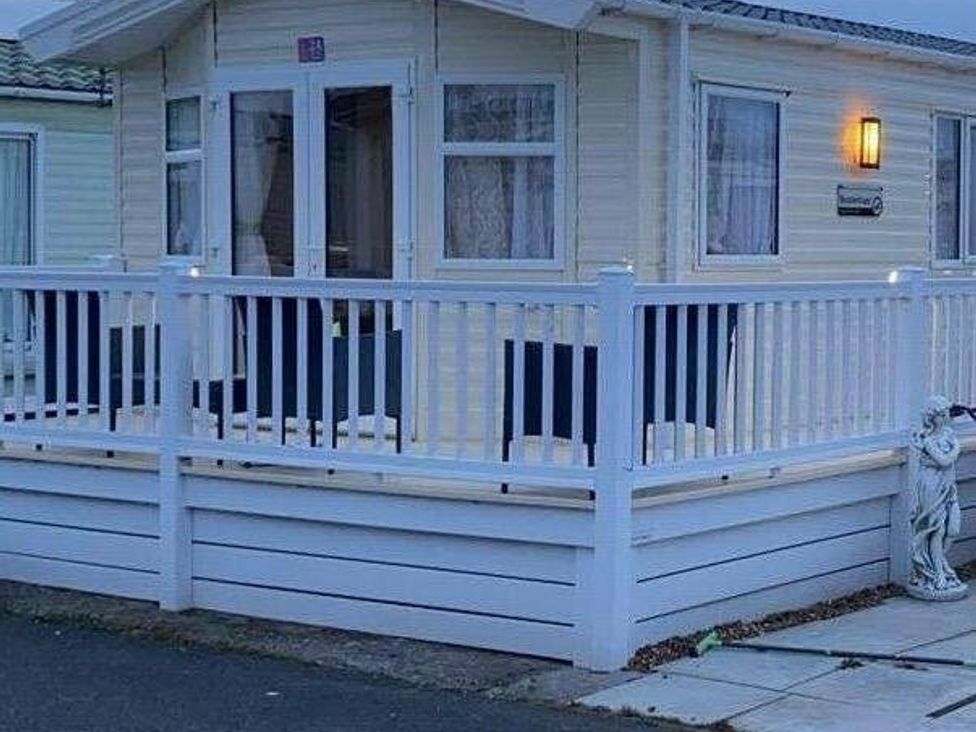 Lyons Winkups And Primrose - Holiday Accommodation 11488 - Towyn