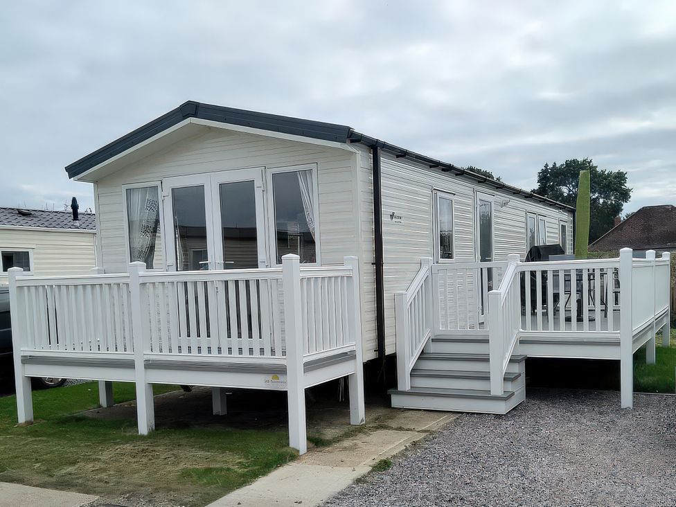 Hayling Island Holiday Park - Meadow Bay Villages - Holiday Accommodation 19247 - Hampshire