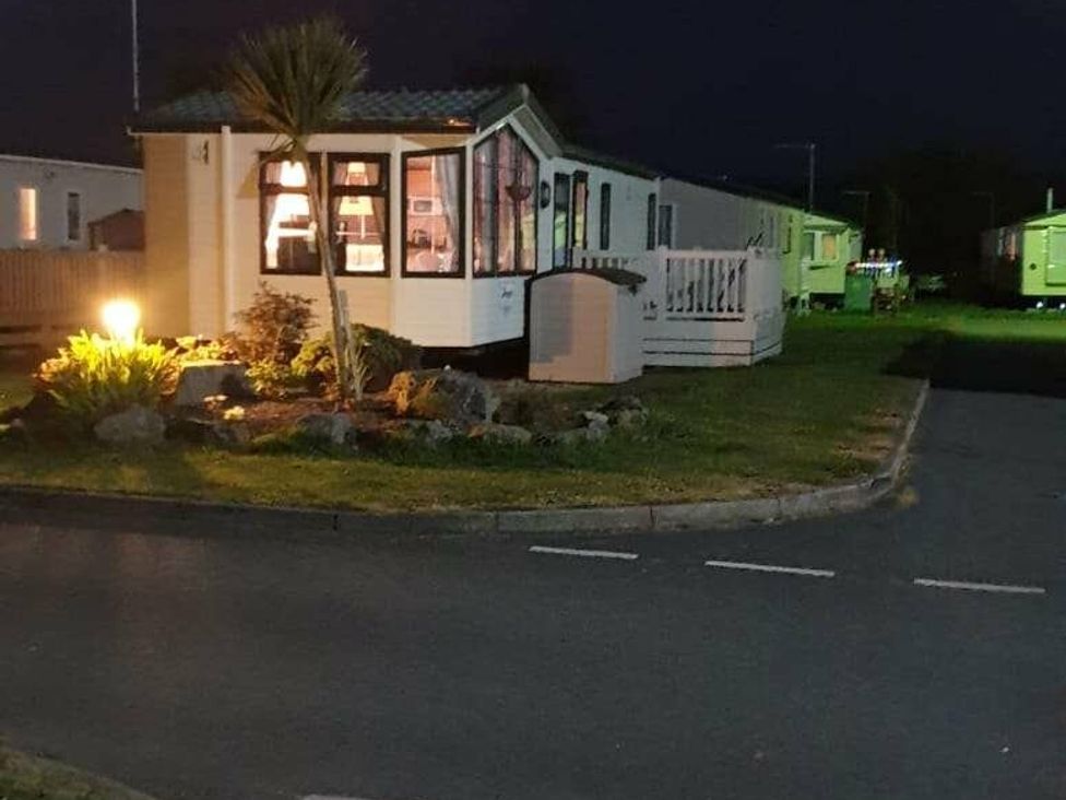 Lyons Robin Hood - Holiday Accommodation 4837 - Rhyl