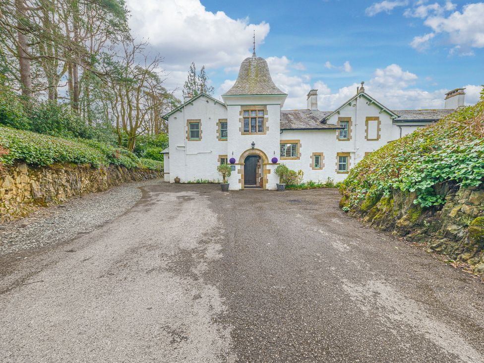 Cottage ∙ 12 Bedrooms ∙ 25 Guests - Windermere