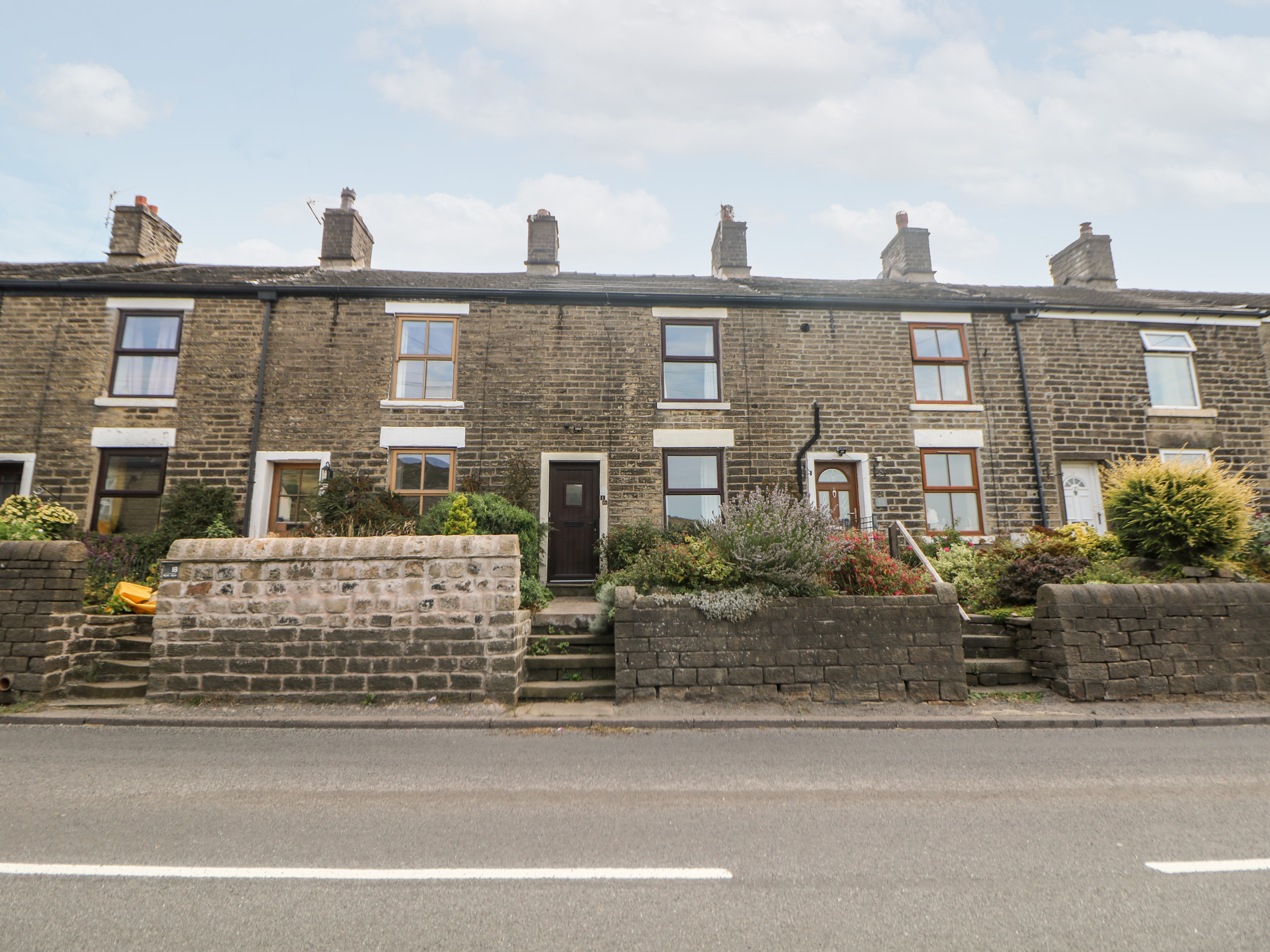 Holiday cottage in Hayfield, Derbyshire - Photo 1