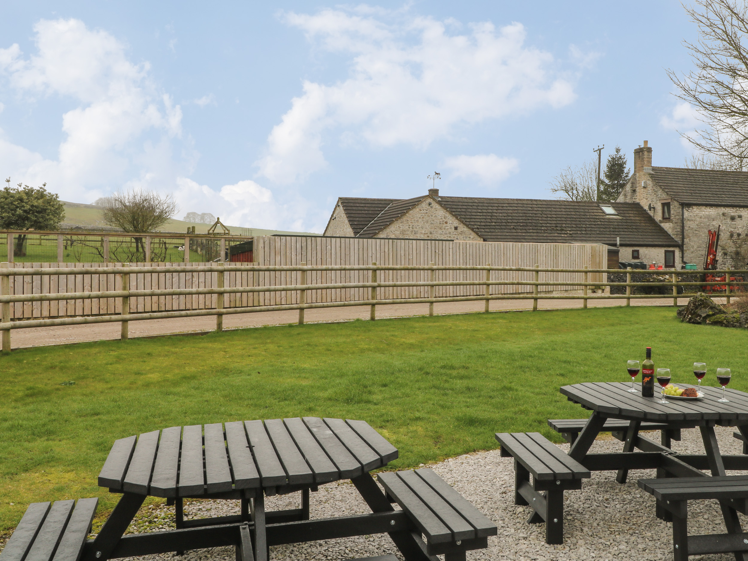 Holiday cottage in Buxton, Derbyshire - Photo 2
