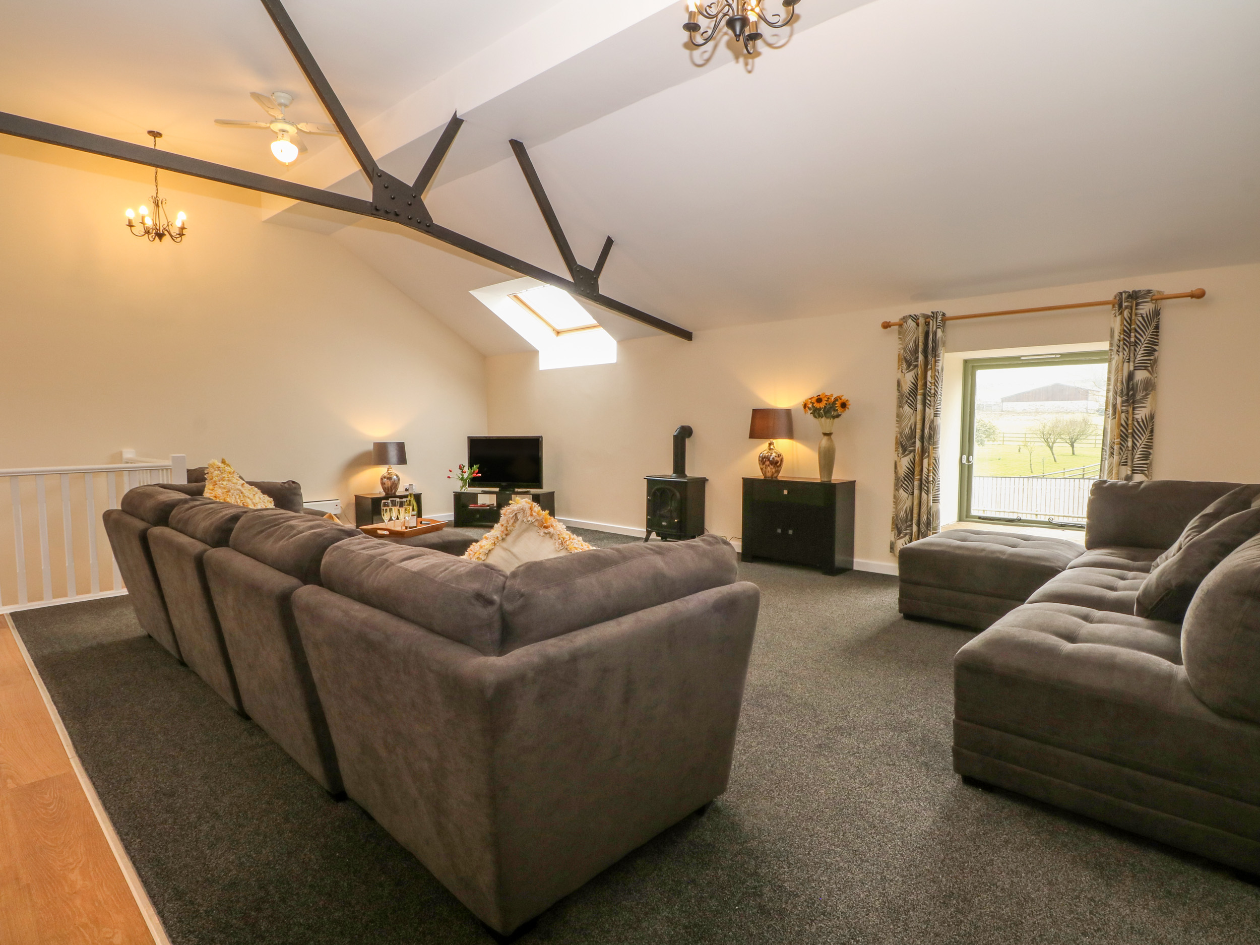 Holiday cottage in Buxton, Derbyshire - Photo 3