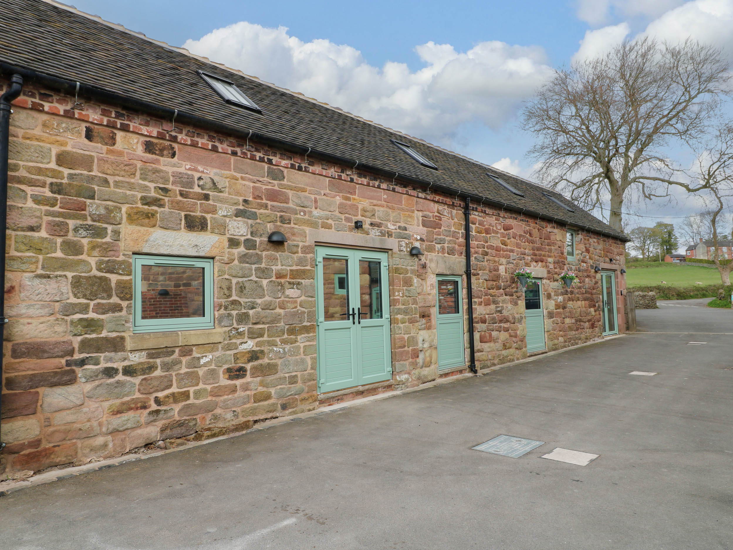 Holiday cottage, Alton (The Long Barn)