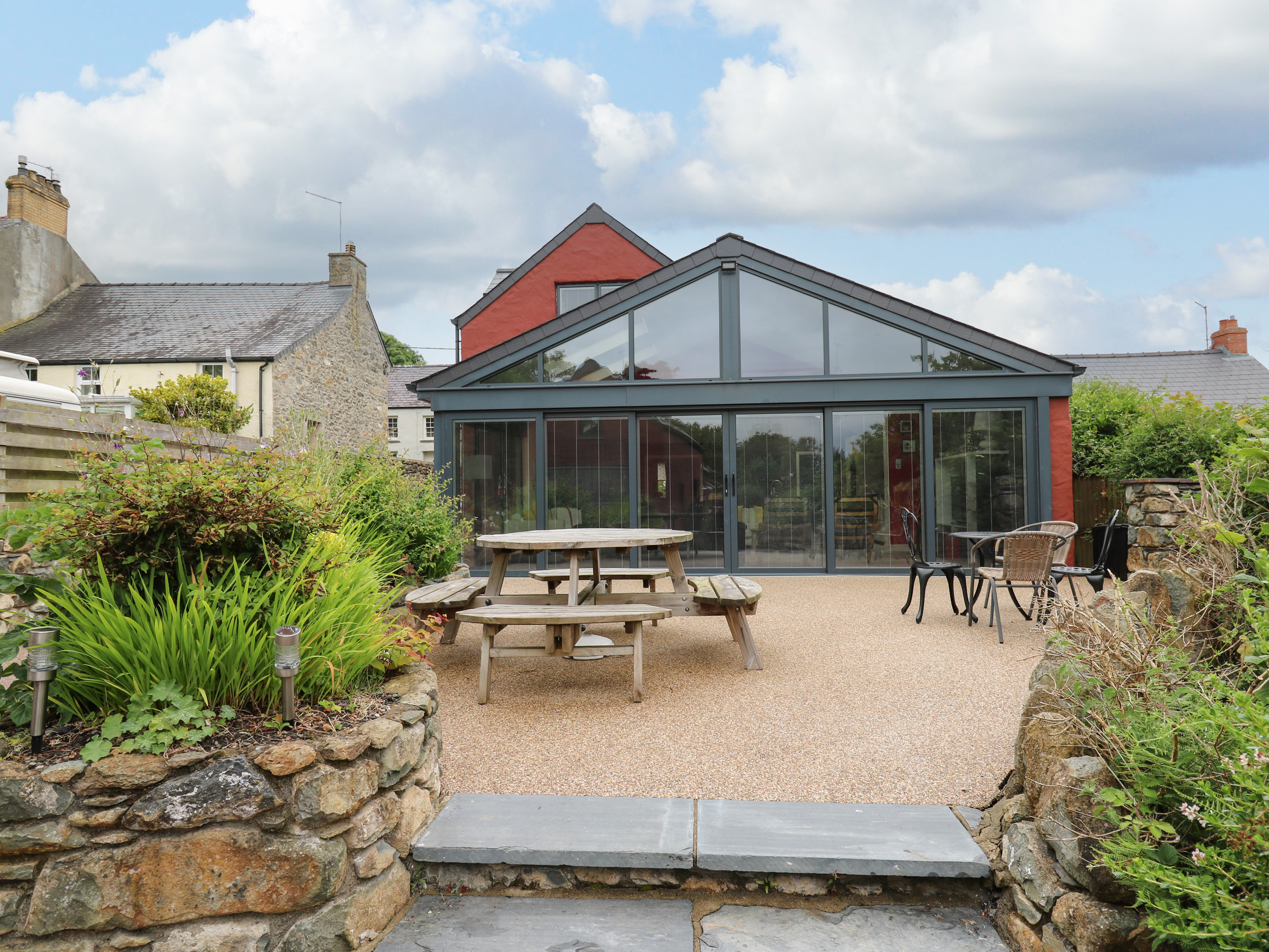 Nevern House - Sleeps 8