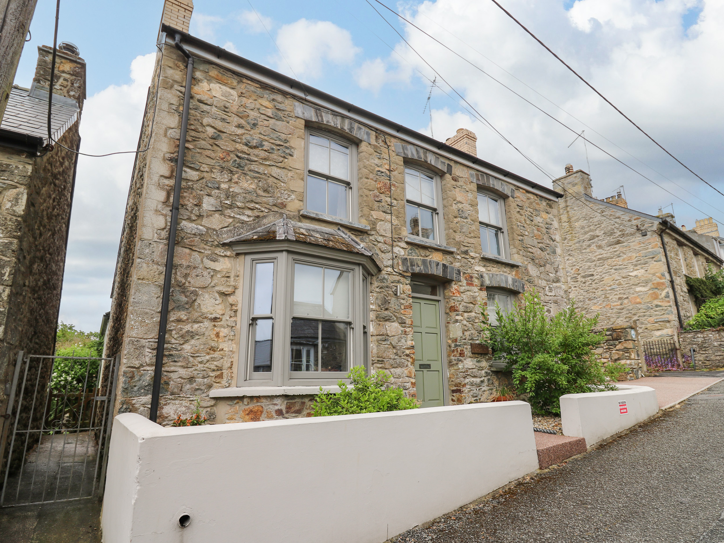 Nevern House - Sleeps 8