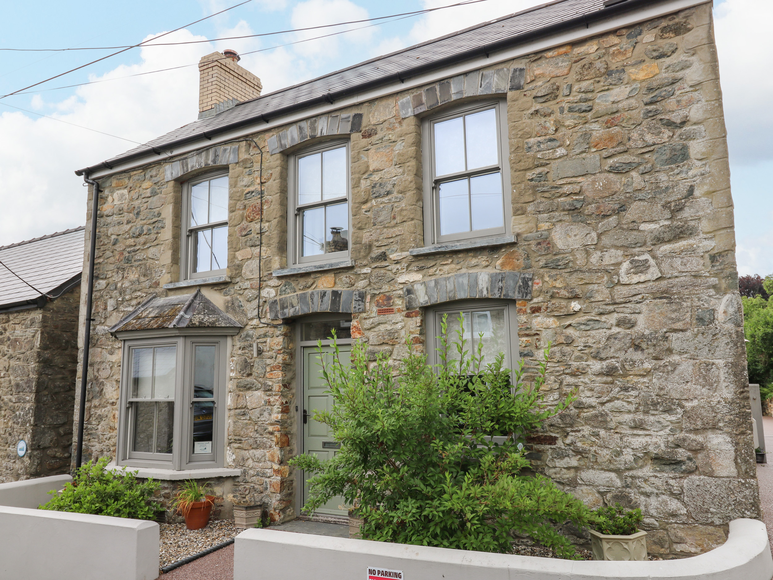 Nevern House - Sleeps 8