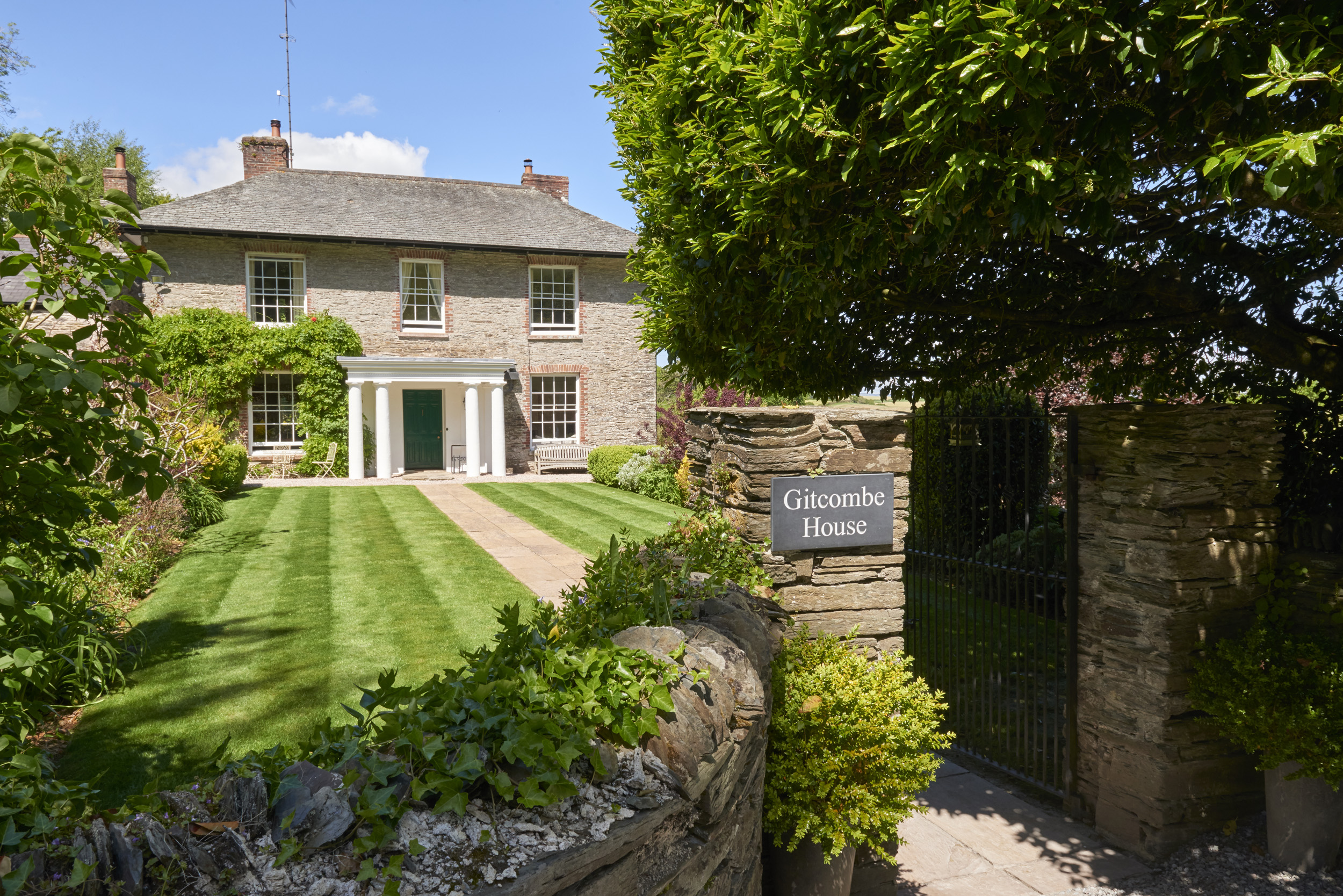 Gitcombe House - Sleeps 13