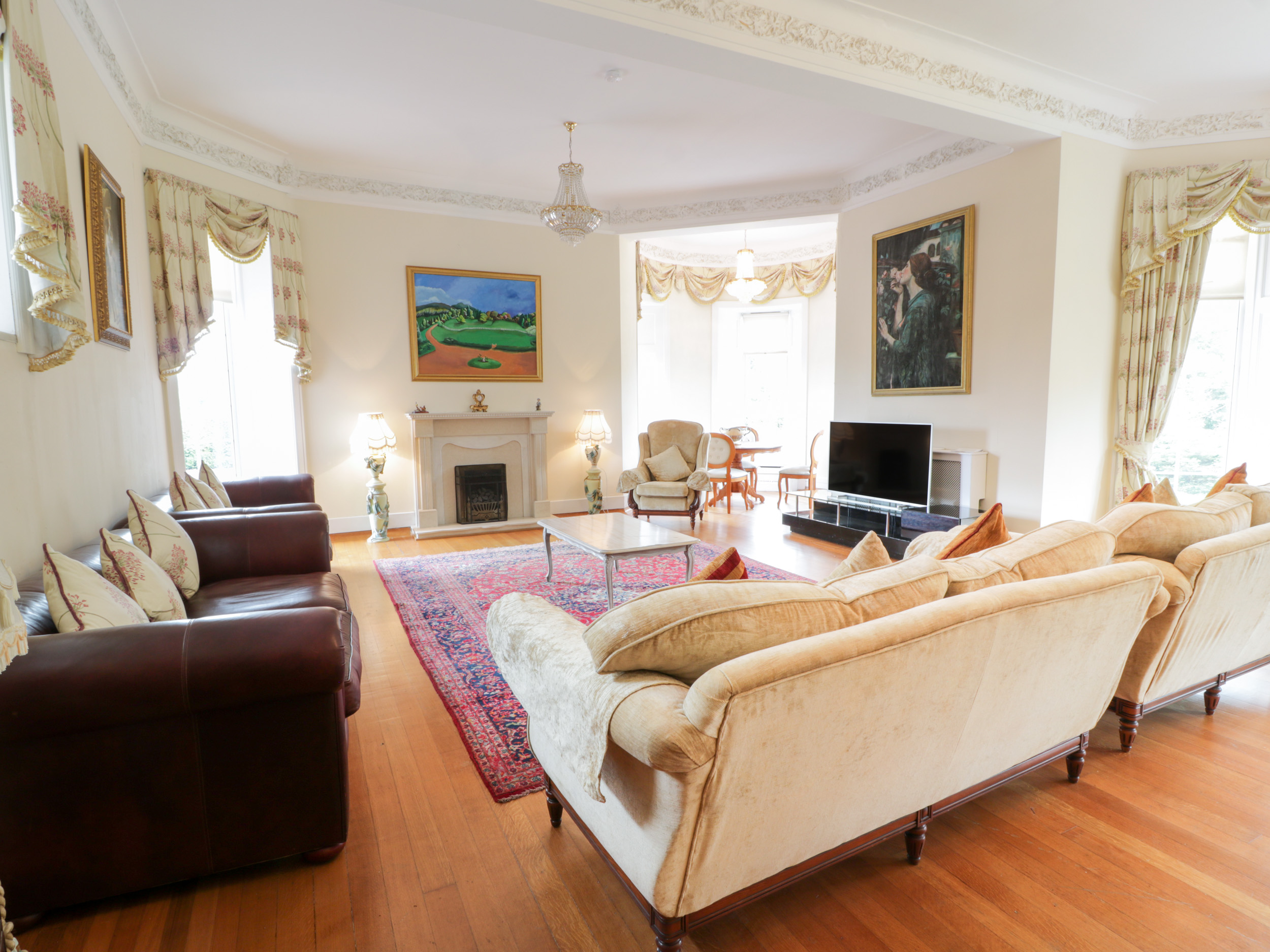 Auchentroig House - Sleeps 12