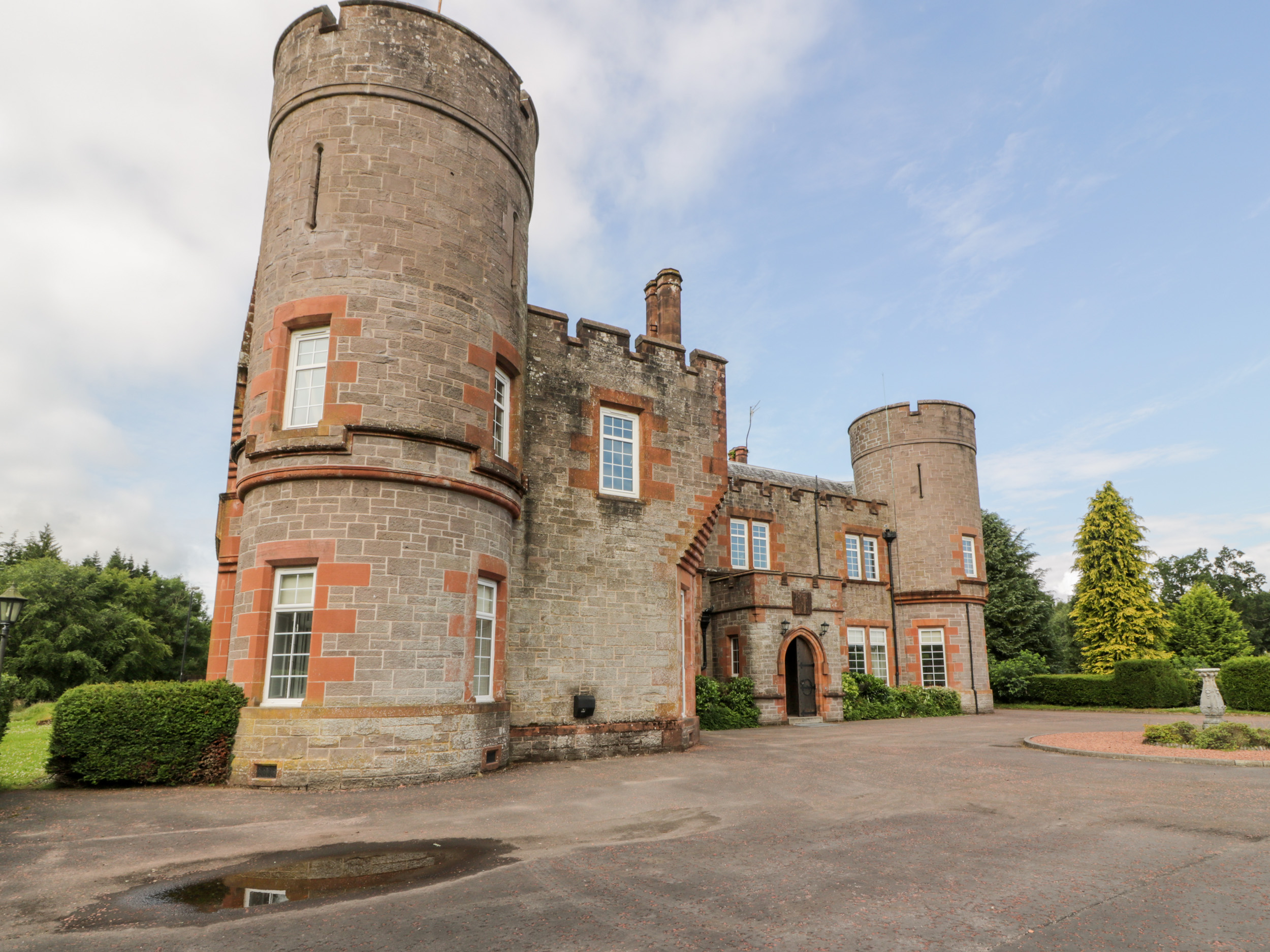 Auchentroig House - Sleeps 12