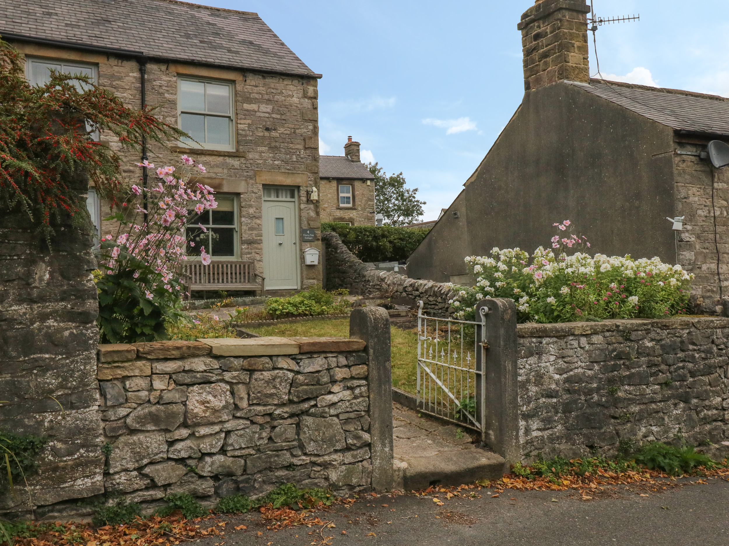 Holiday cottage, Bradwell (4 Cherry Tree Cottages)