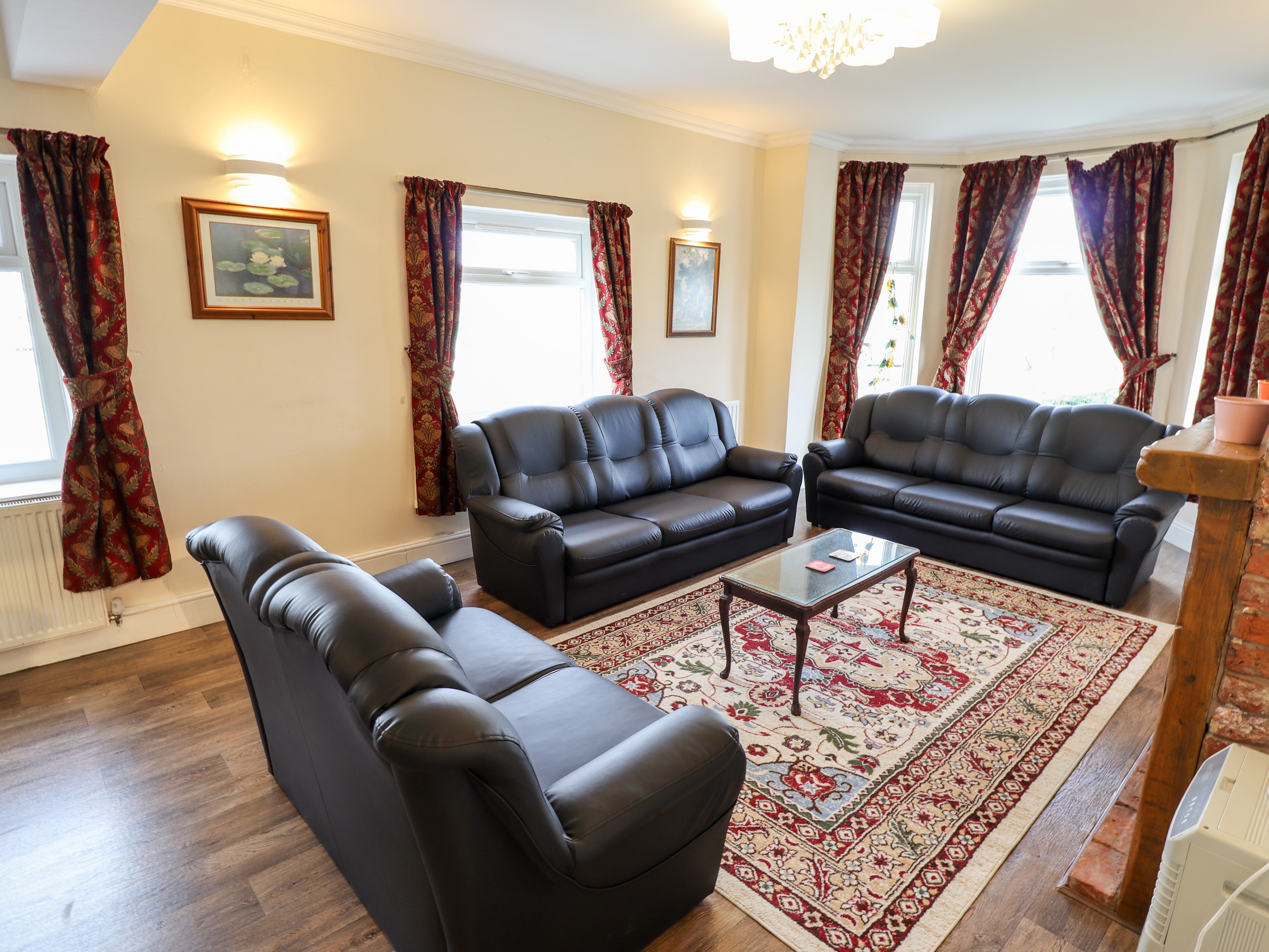 Bank House - Sleeps 18