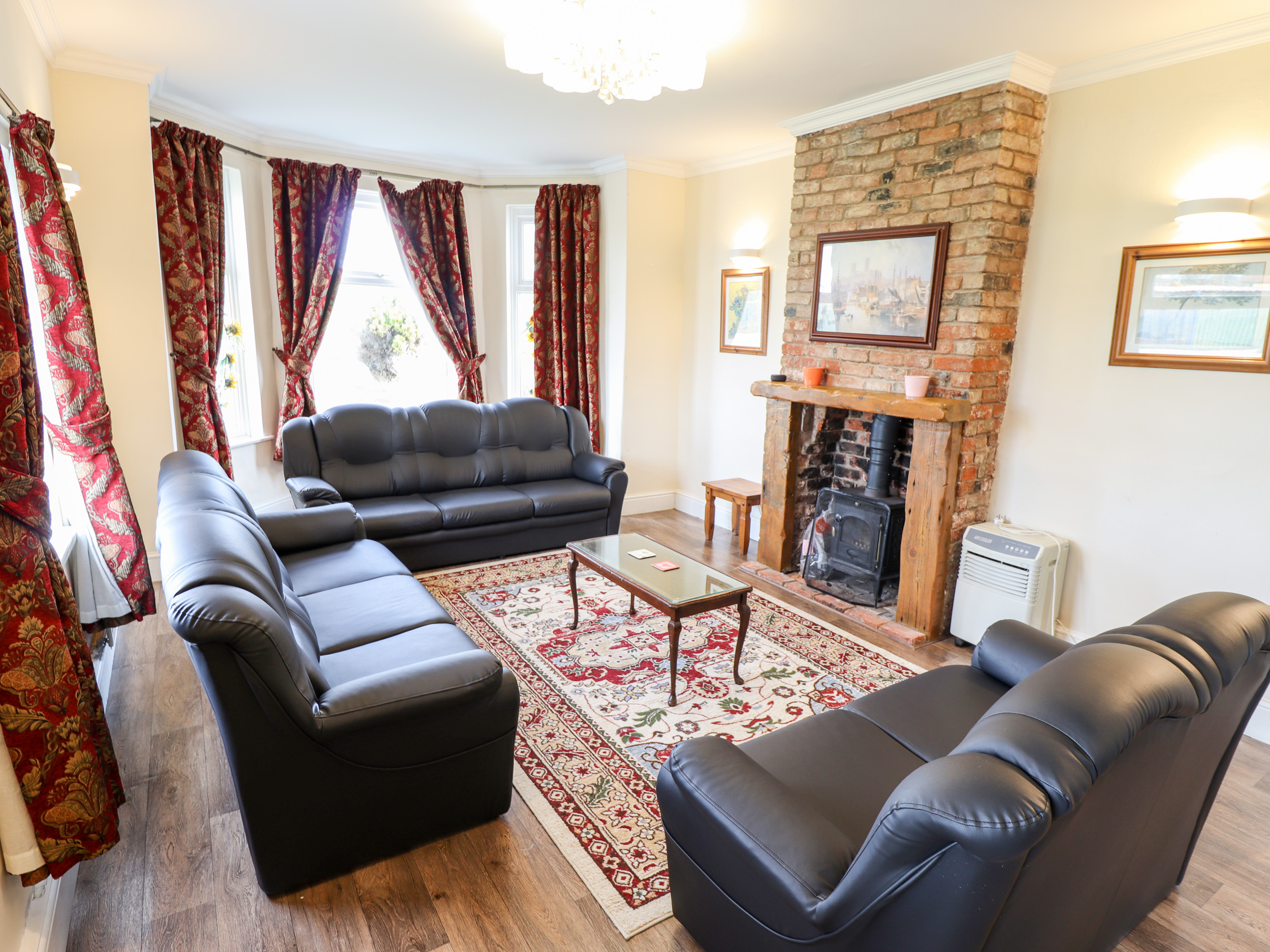 Bank House - Sleeps 18