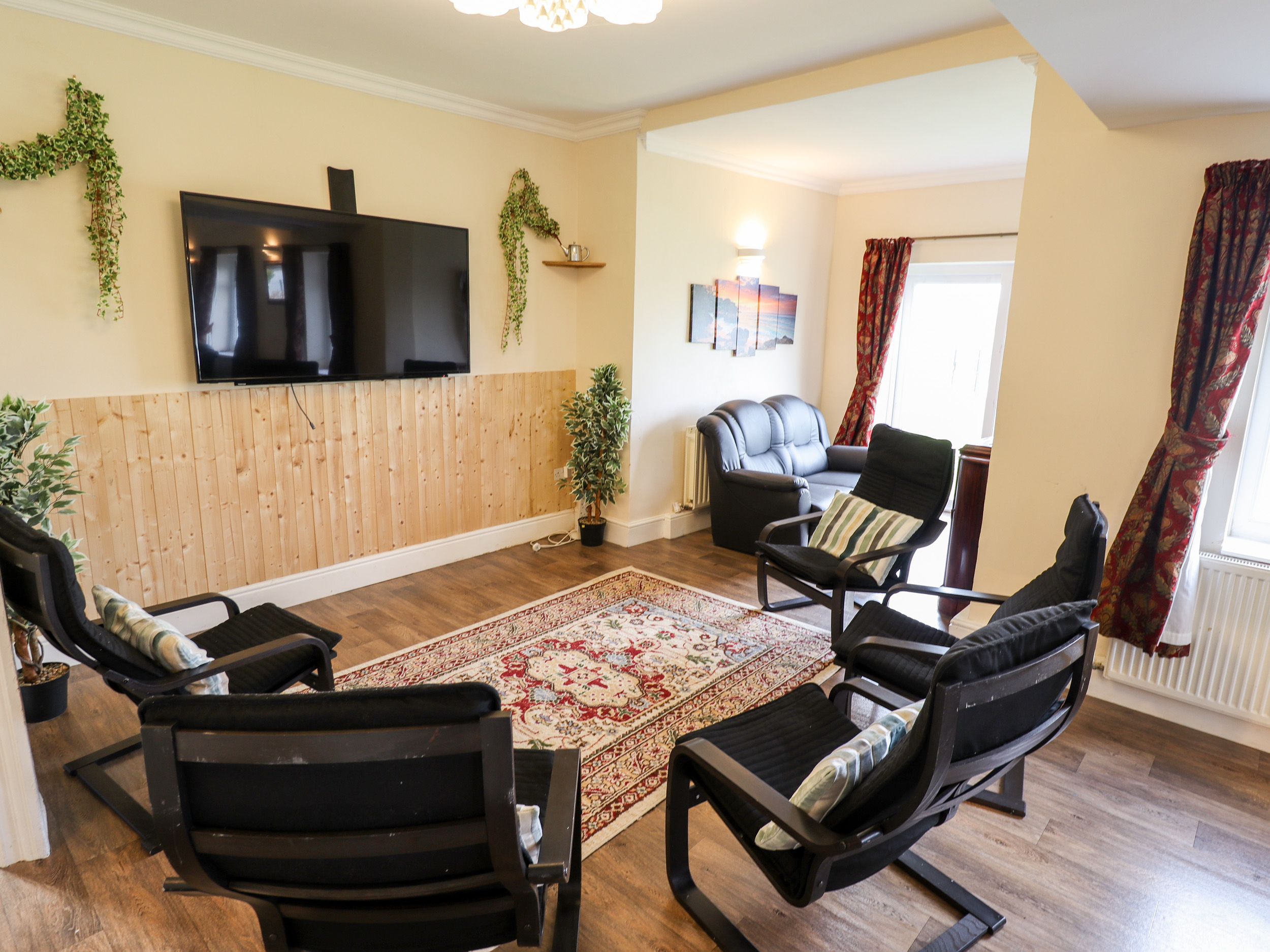 Bank House - Sleeps 18