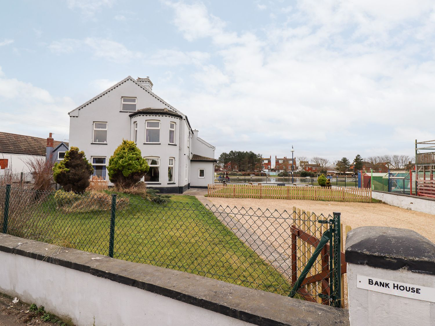 Bank House - Sleeps 18