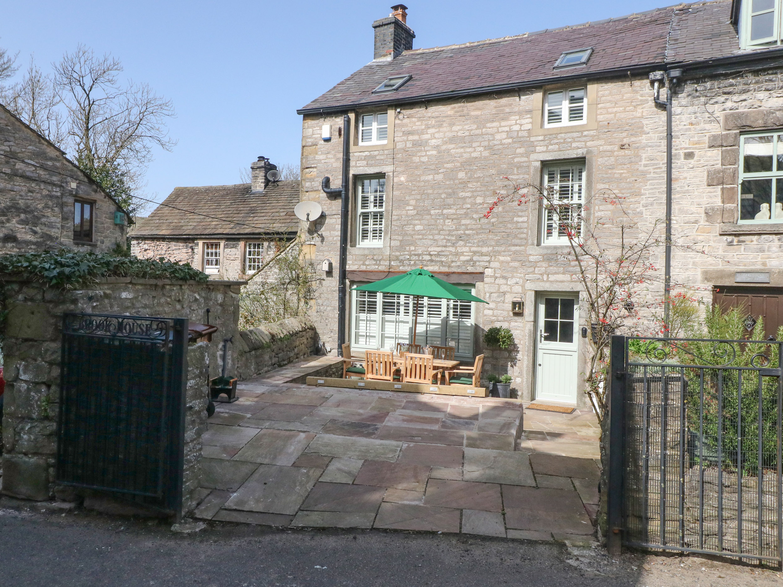 Holiday cottage in Castleton, Derbyshire - Photo 2