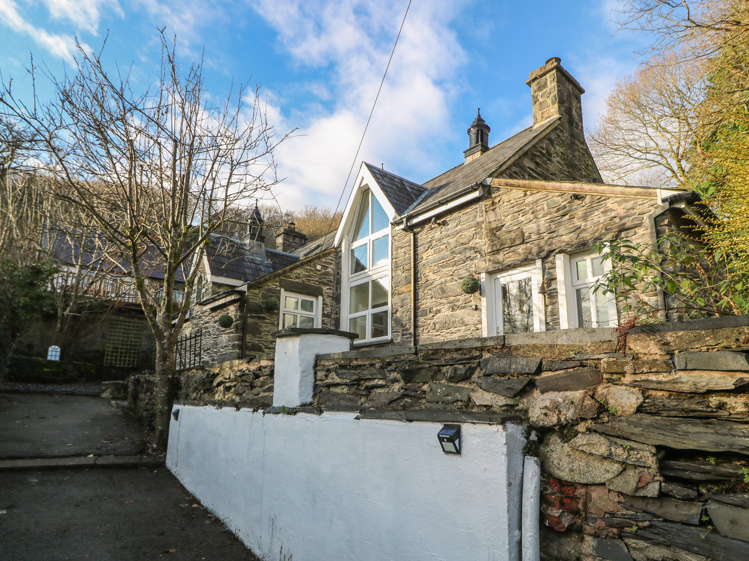 Holiday cottage, Prenteg (Yr Hen Ysgol, The Old School)