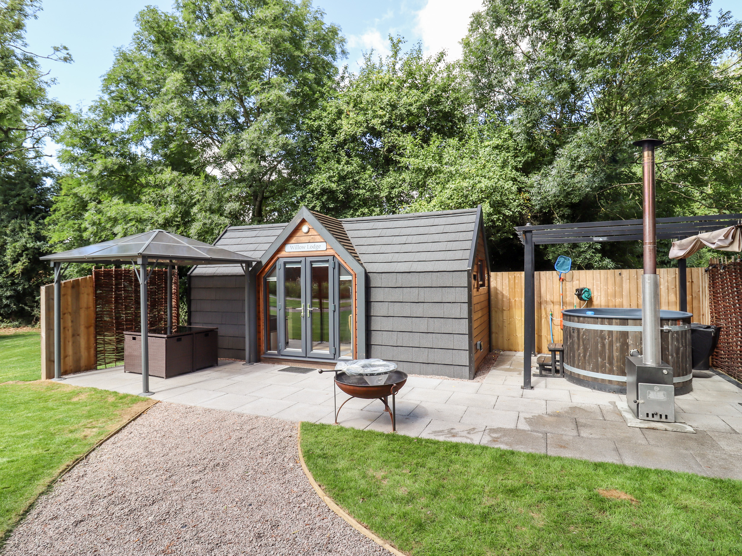 Holiday cottage, Chacombe (Willow Lodge At Bridge Lake Farm &amp; Fishery)