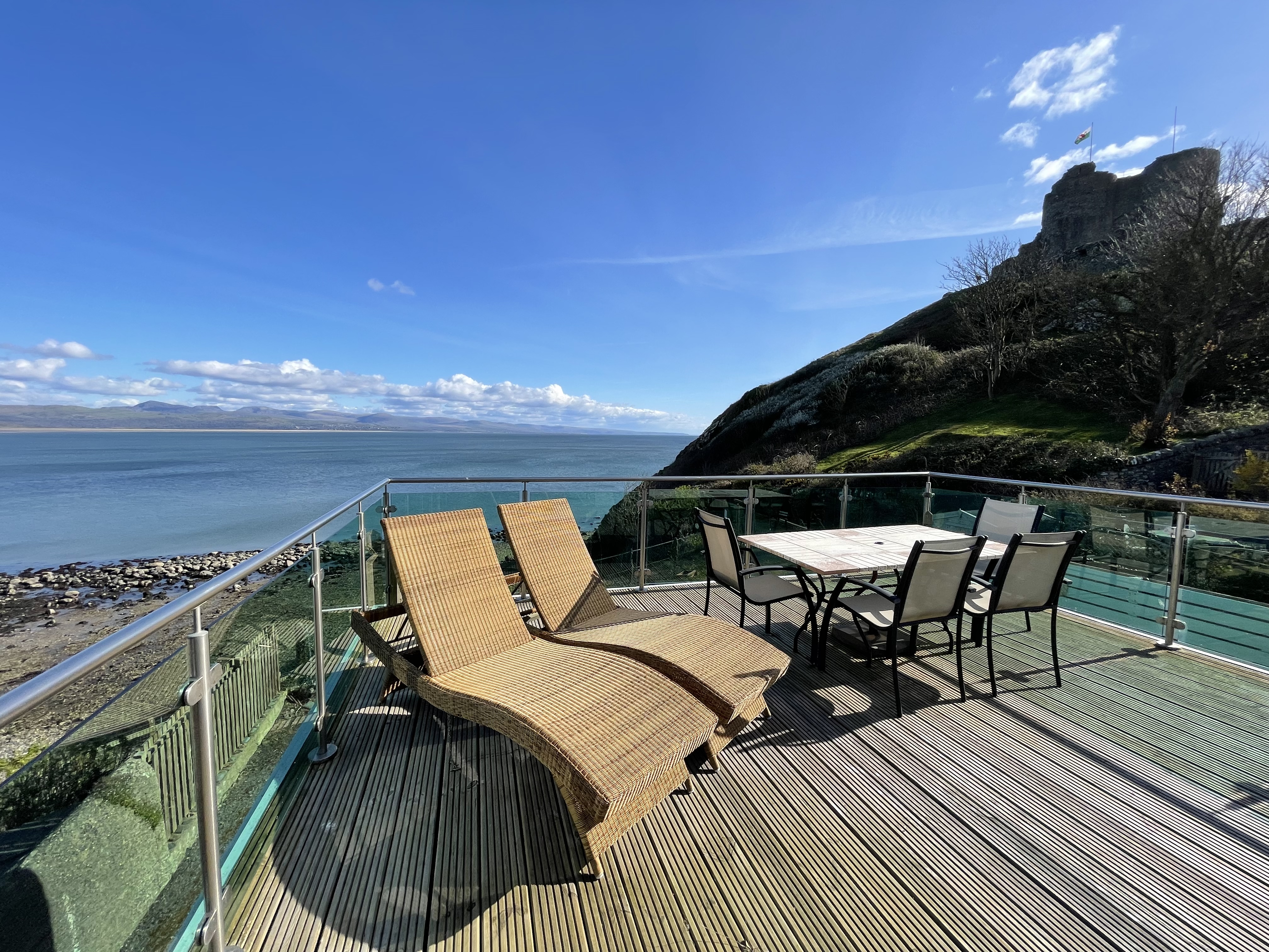 Holiday cottage, Criccieth ()