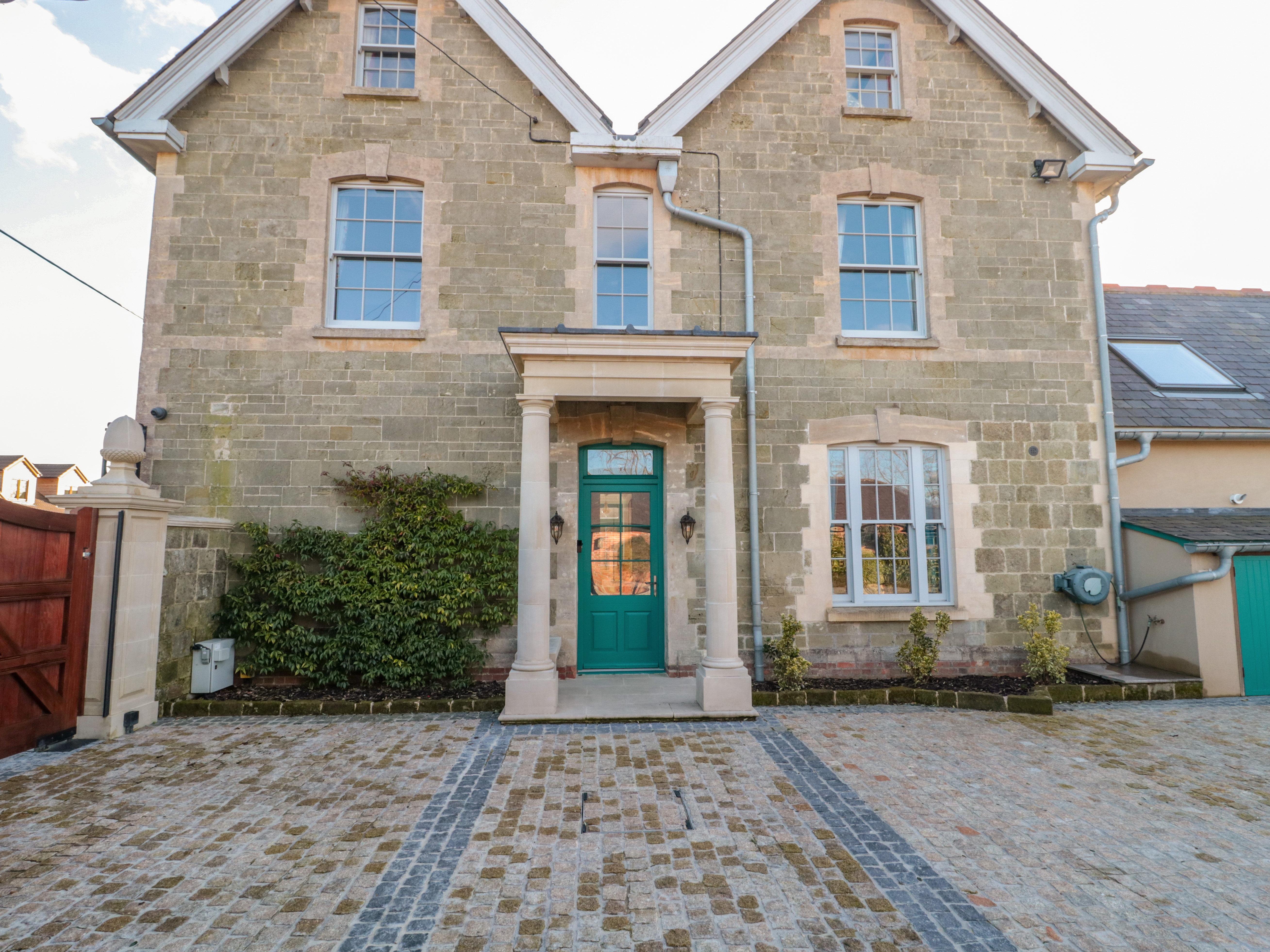 Royal Oak House - Sleeps 14