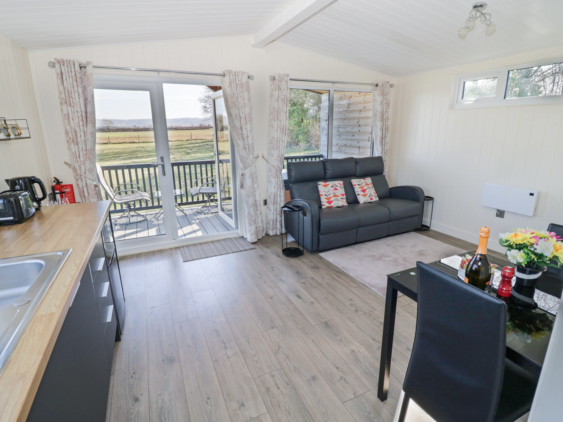 Holiday cottage in Honeybourne, Worcestershire - Photo 3
