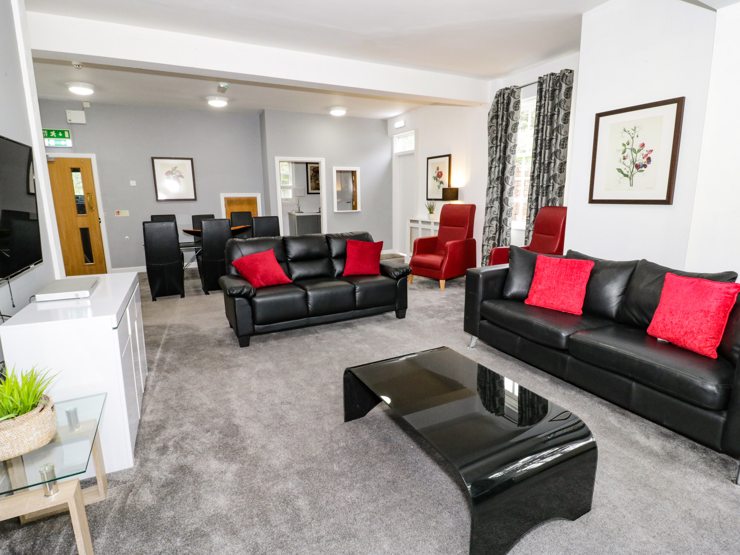 Plas Coch - Sleeps 26
