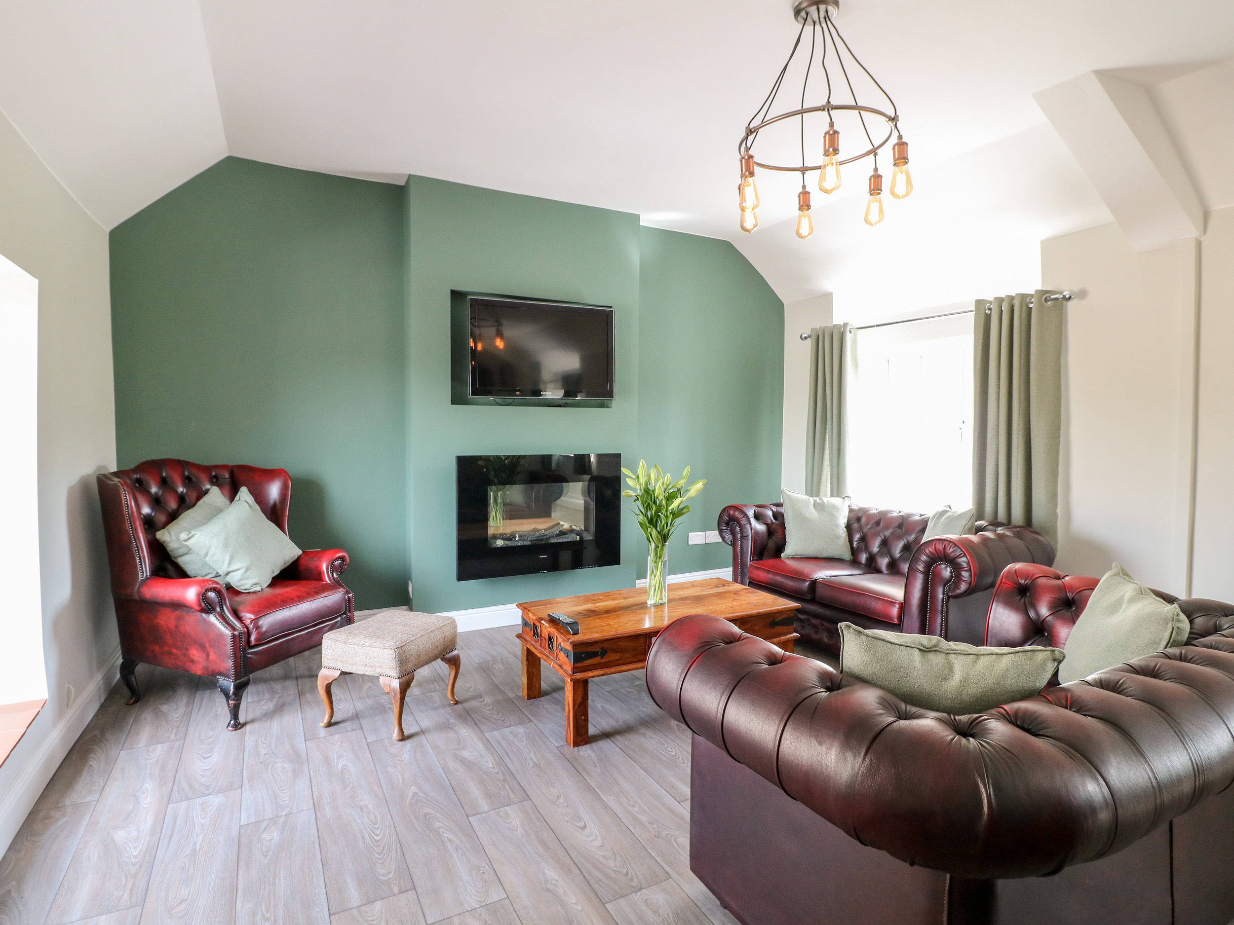 Holiday cottage in Clay Cross, Derbyshire - Photo 2