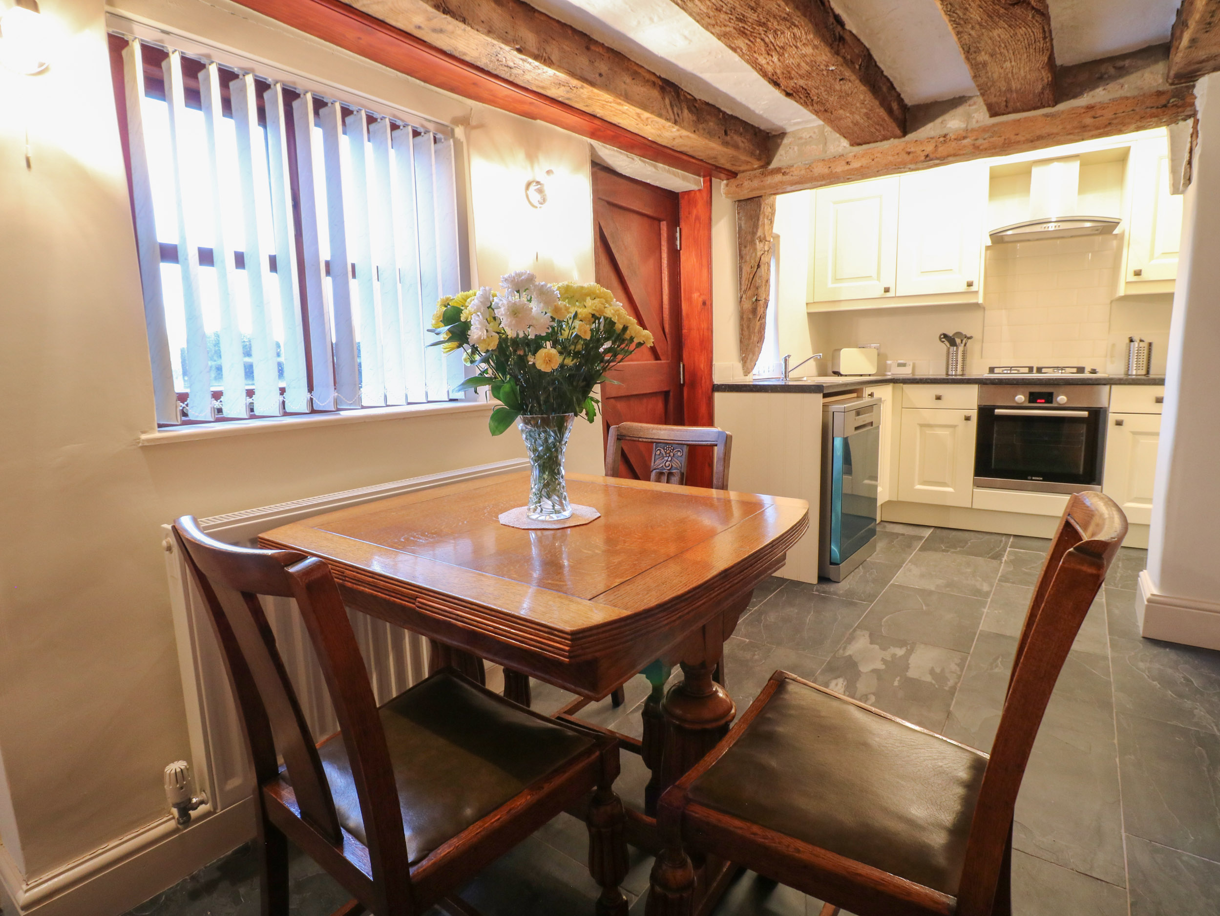 Holiday cottage in Ilkeston, Derbyshire - Photo 8