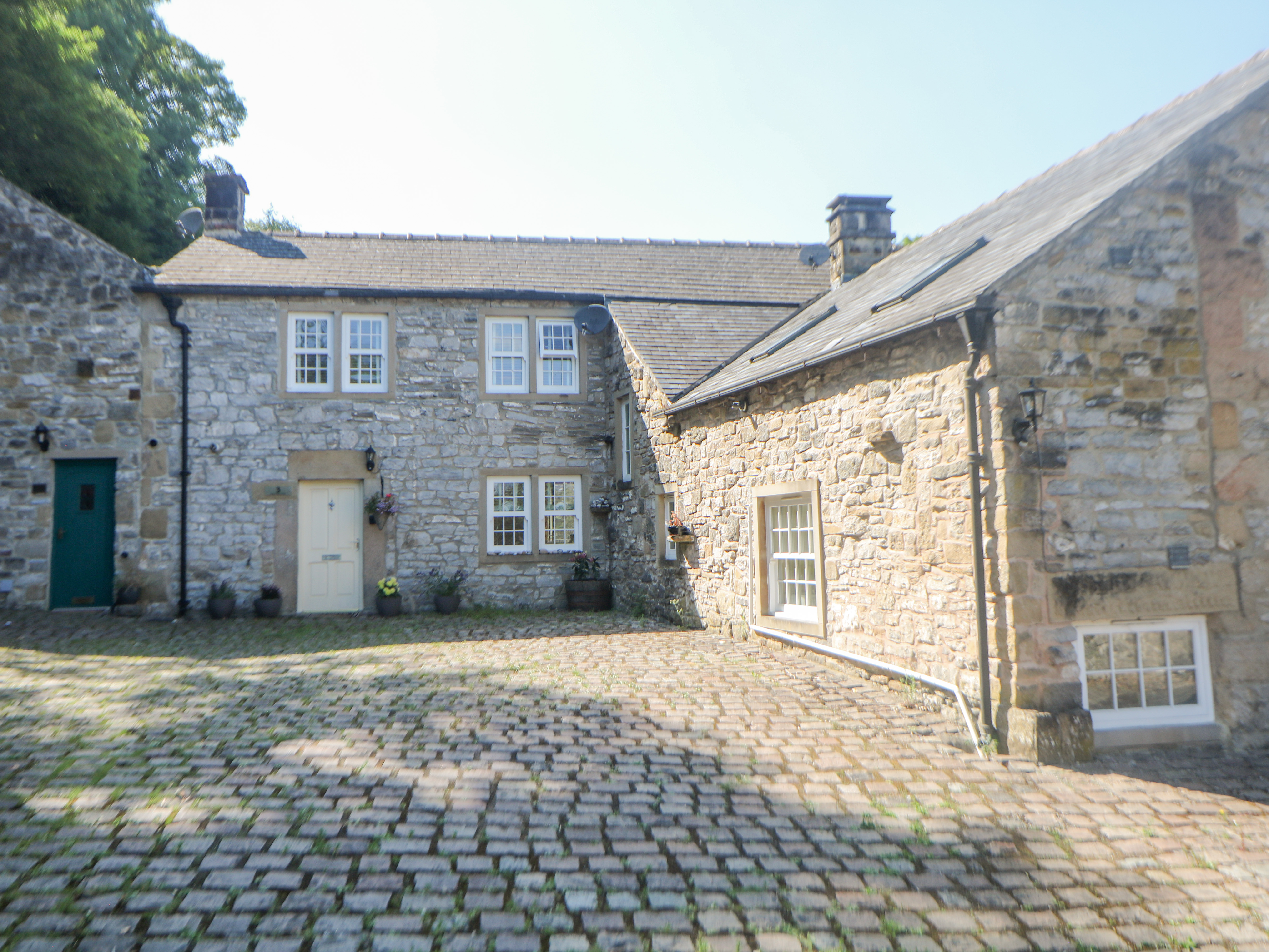Holiday cottage in Stoney Middleton, Derbyshire - Photo 1