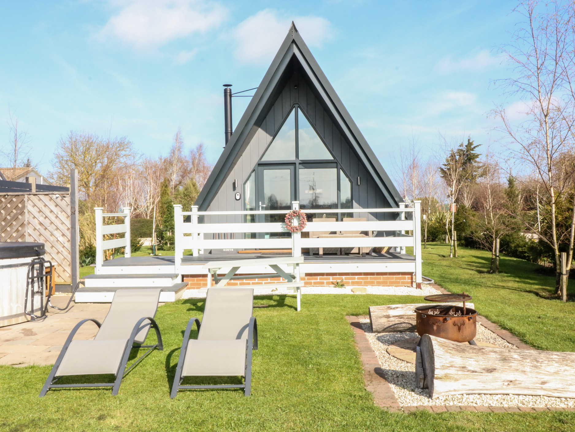 Holiday cottage, Misterton ()