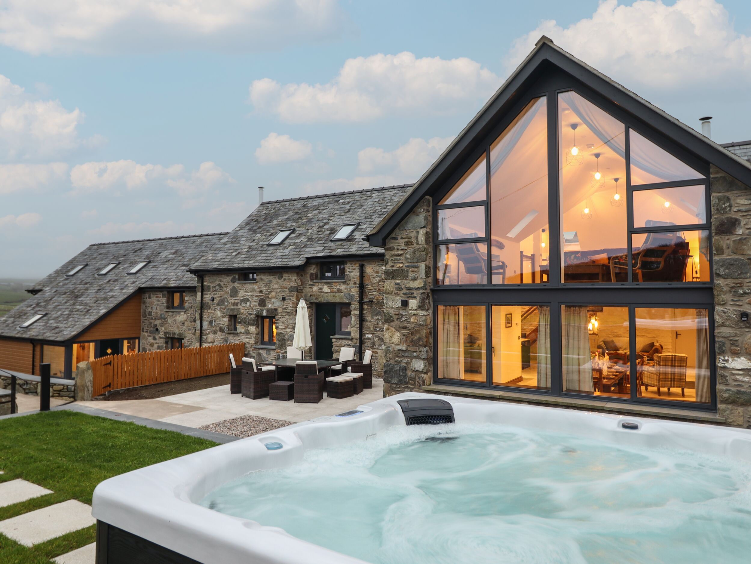 Merddwr - Sleeps 14