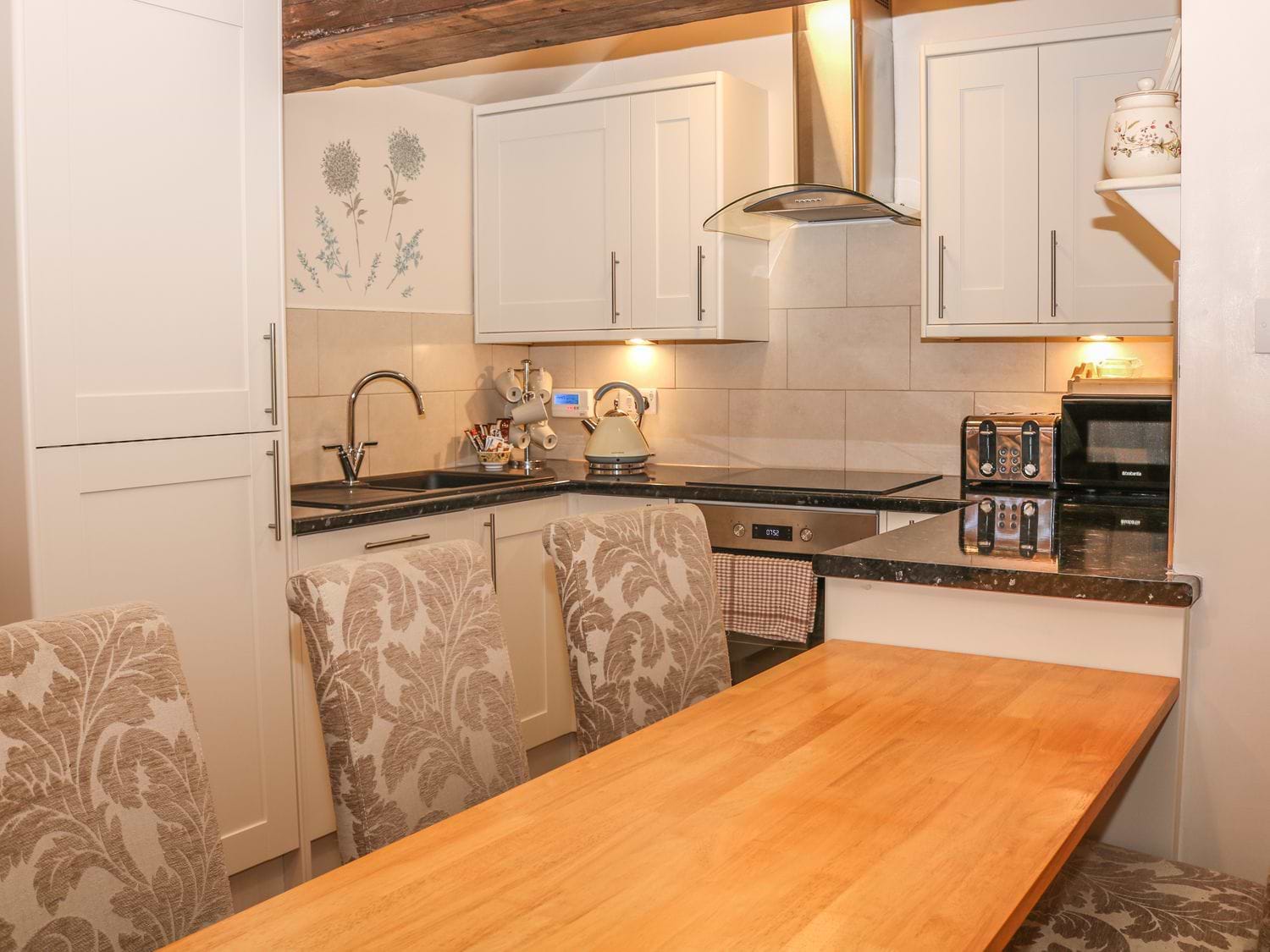 Holiday cottage in Buxton, Derbyshire - Photo 5