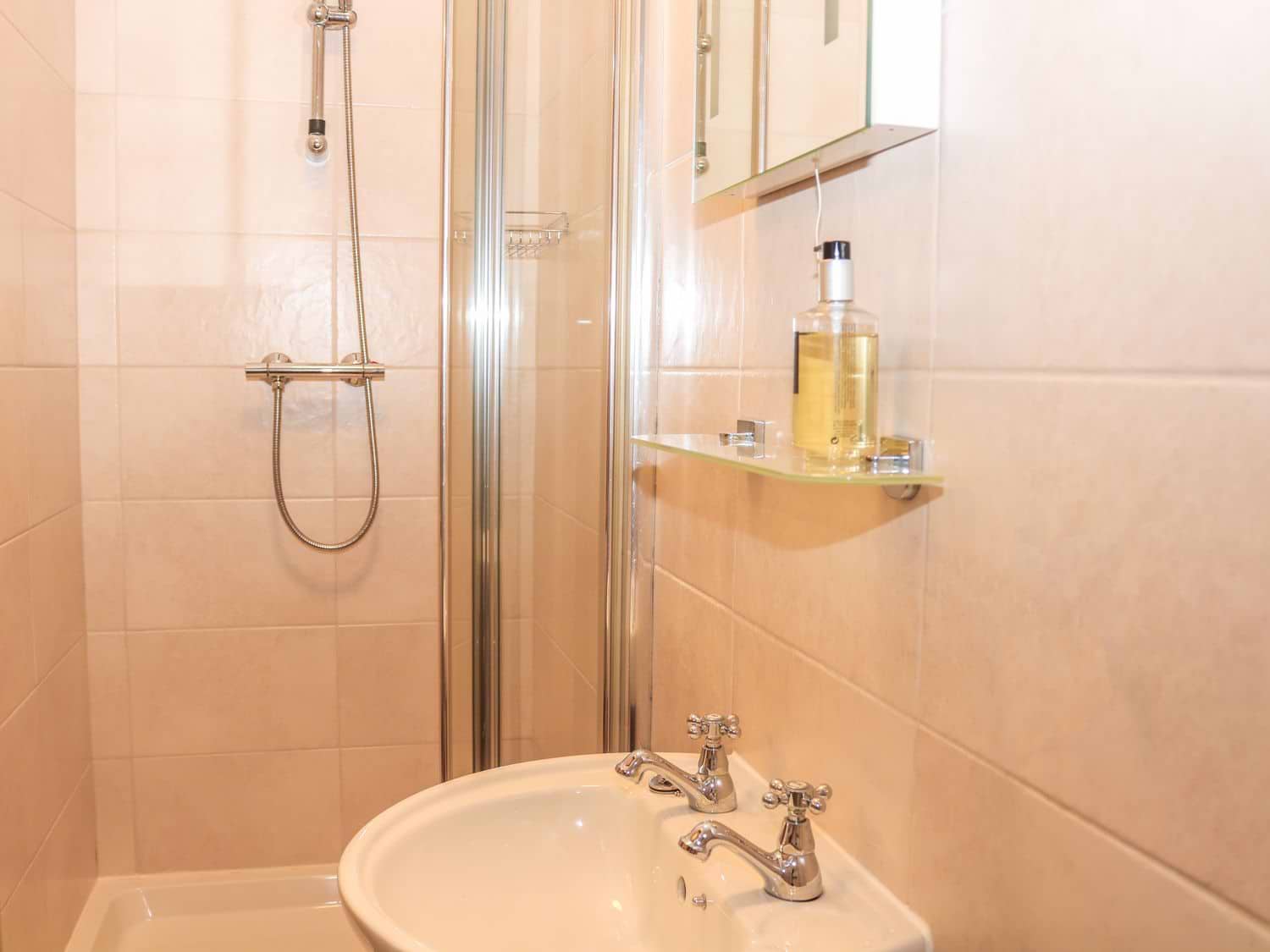 Holiday cottage in Buxton, Derbyshire - Photo 9
