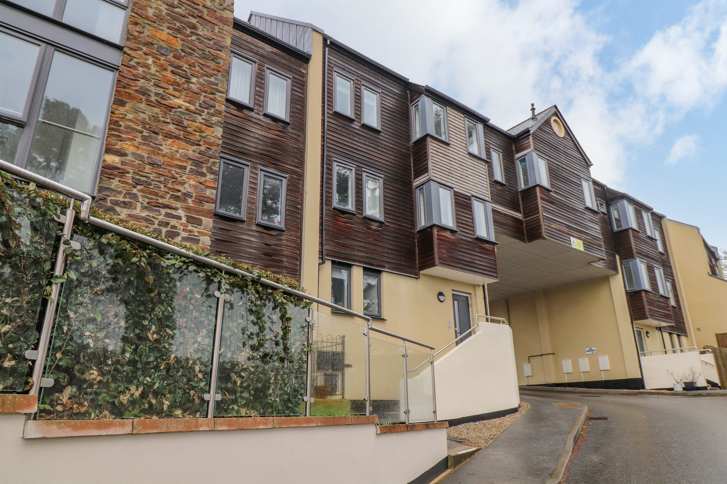 Holiday cottage, Truro (Upper Deck)