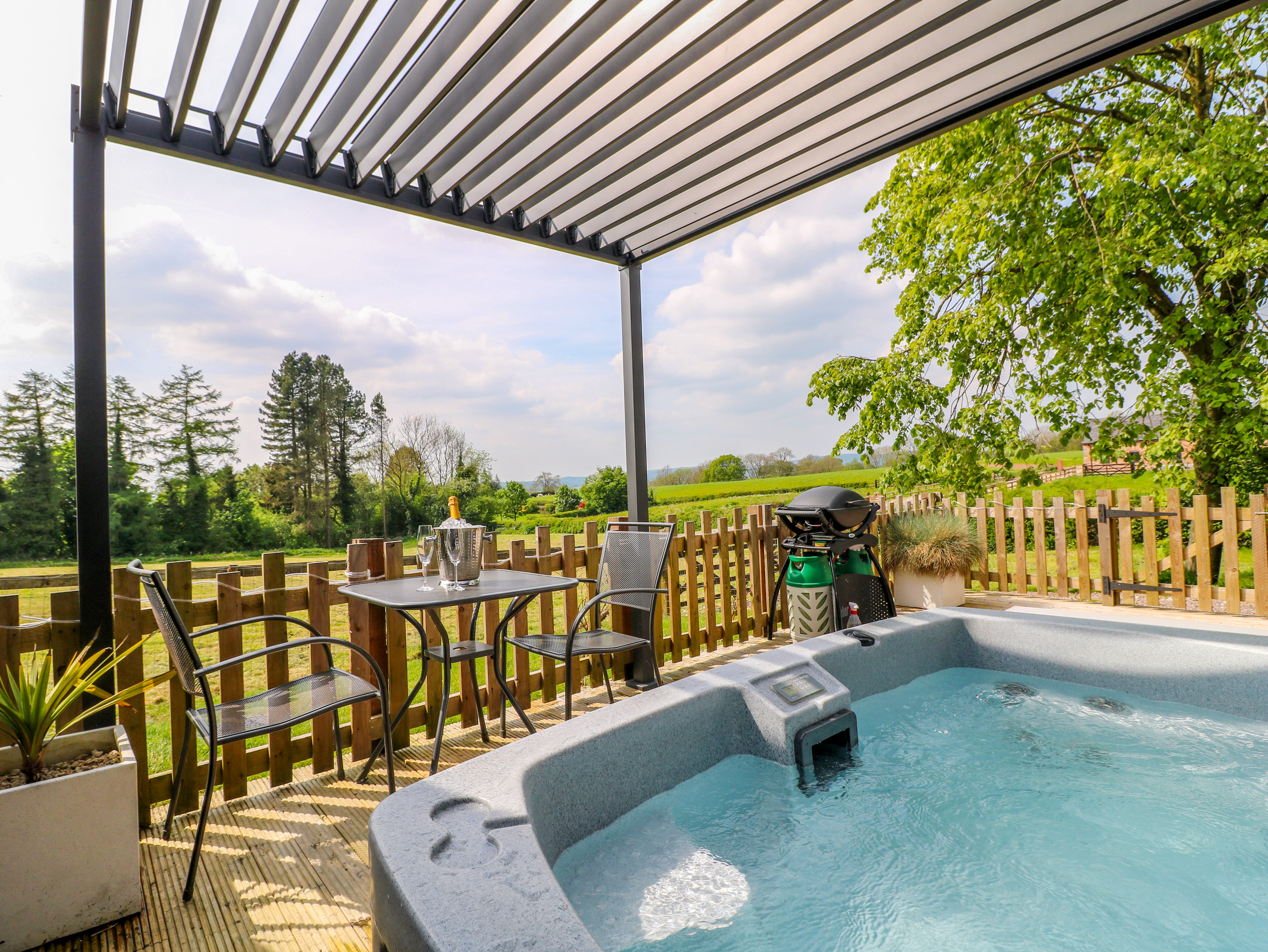 Holiday cottage in Ashbourne, Derbyshire - Photo 2