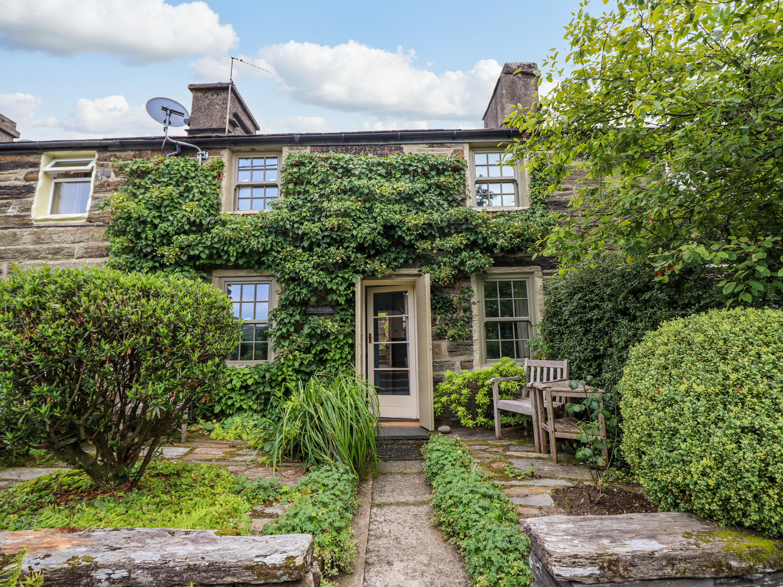Holiday cottage, Ffestiniog (Preswylfa)