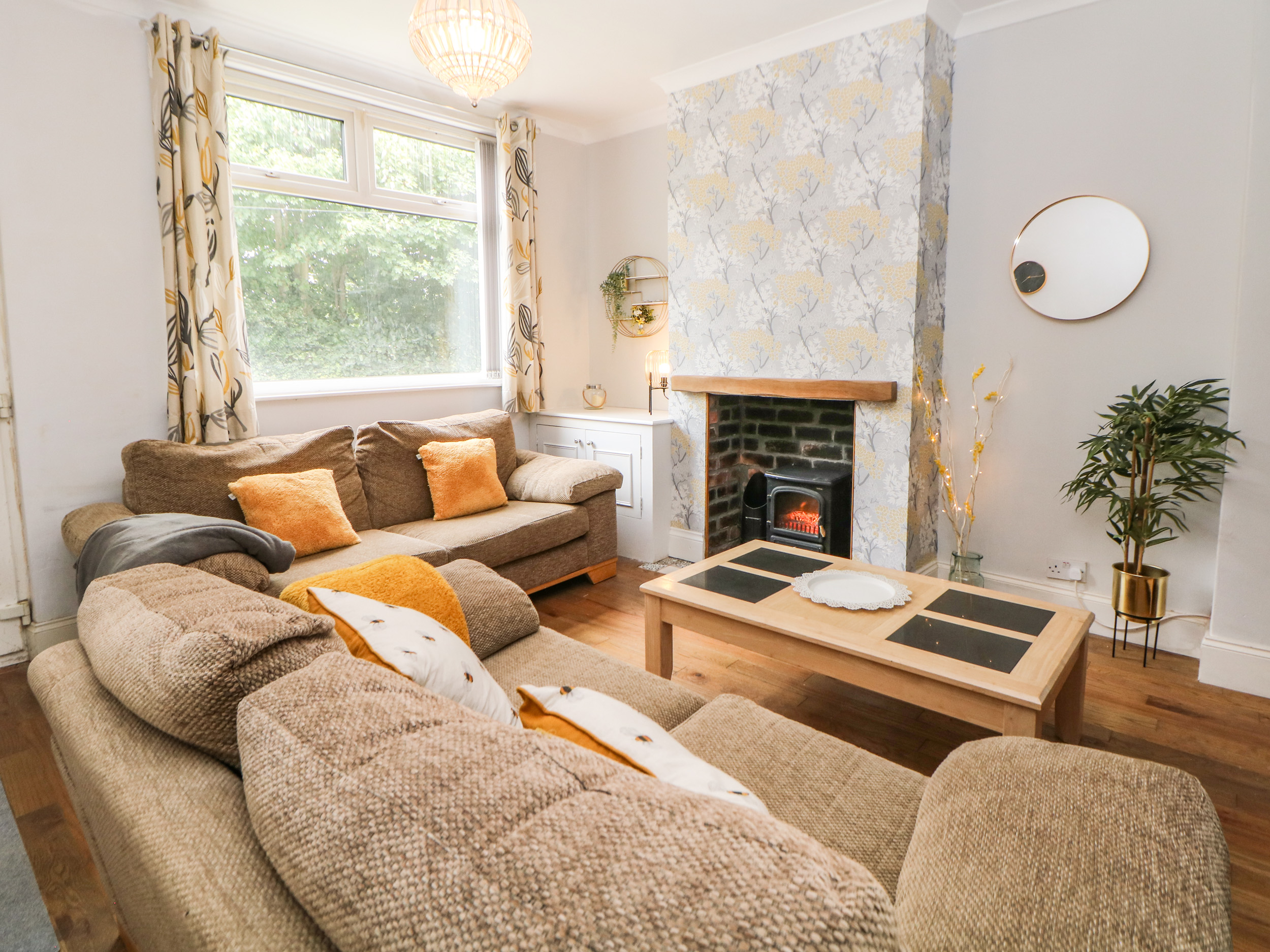 Holiday cottage in Clowne, Derbyshire - Photo 4