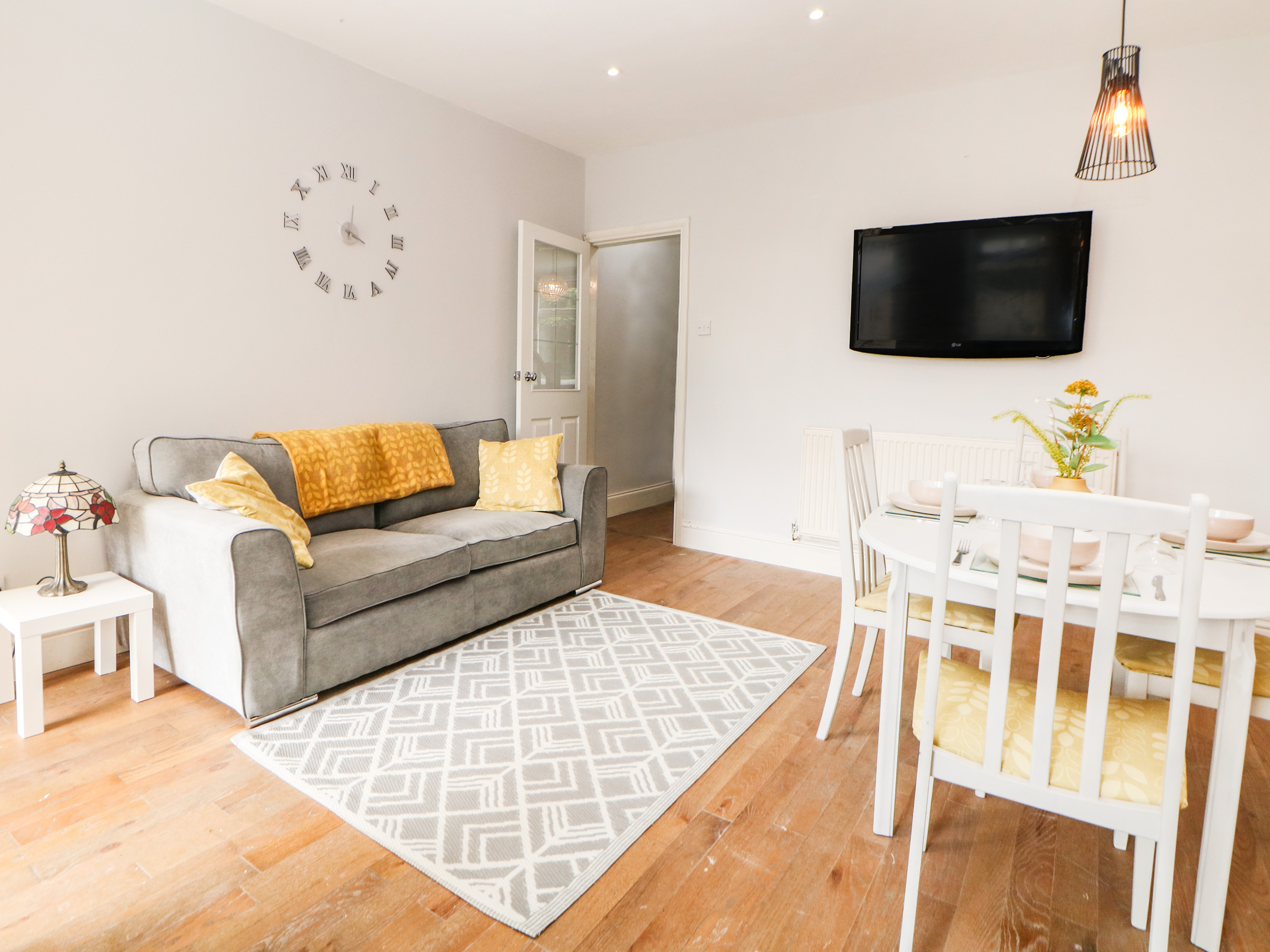 Holiday cottage in Clowne, Derbyshire - Photo 6