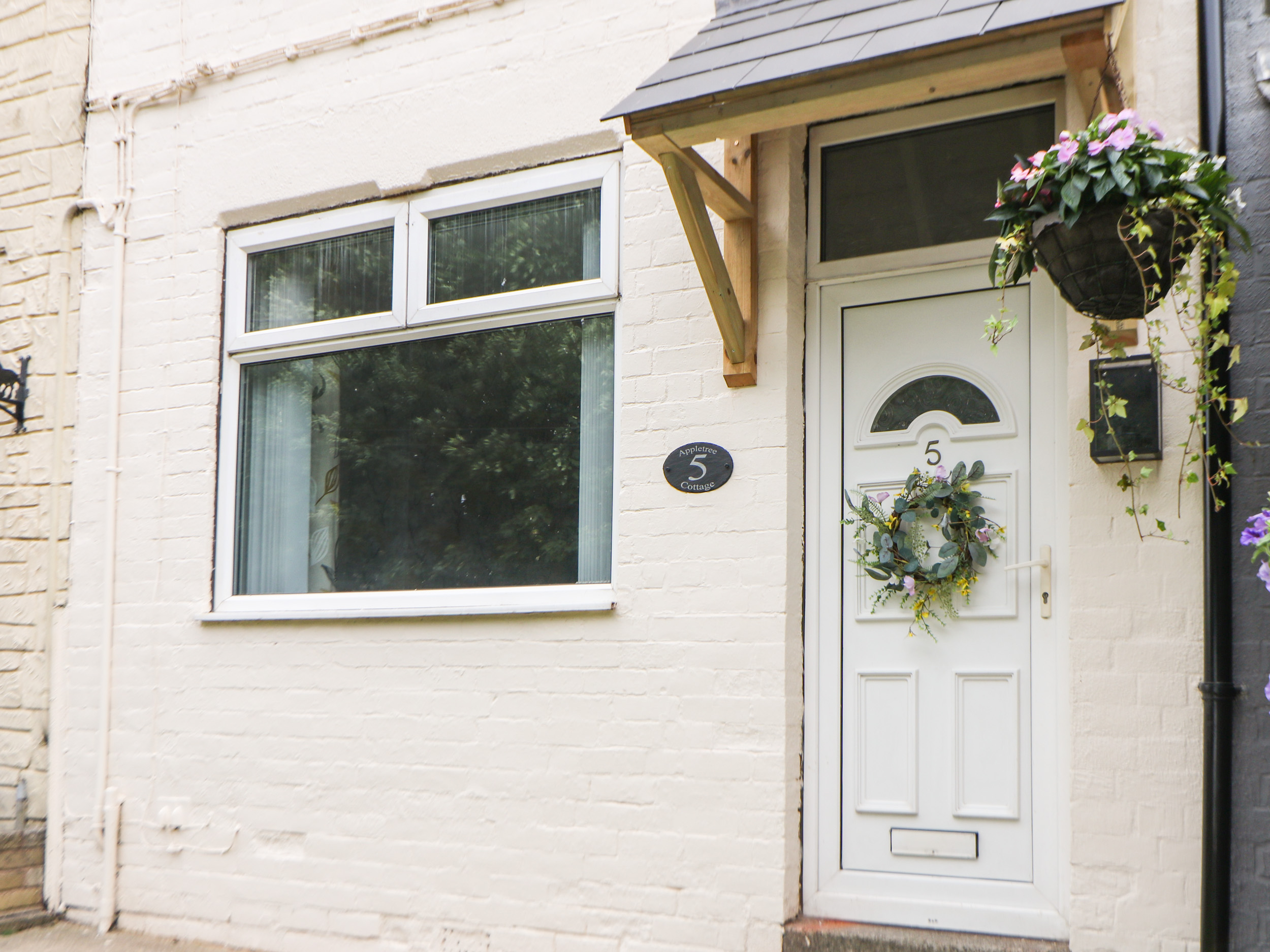 Holiday cottage in Clowne, Derbyshire - Photo 2
