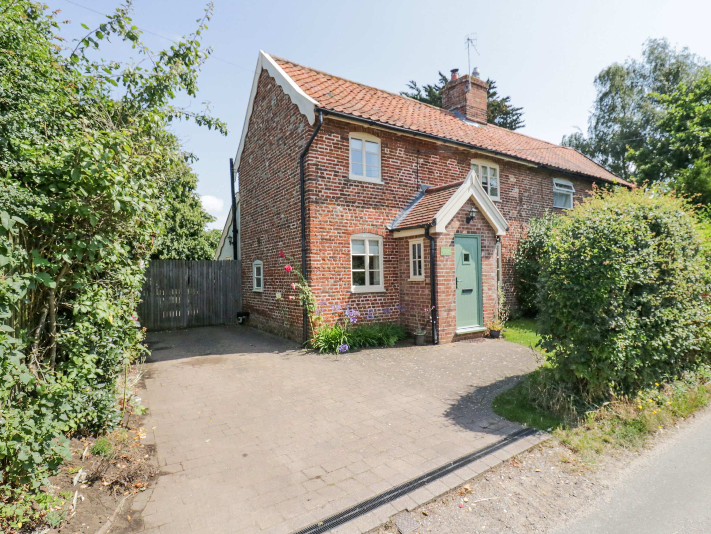 Holiday cottage in Friston, Suffolk - Photo 1