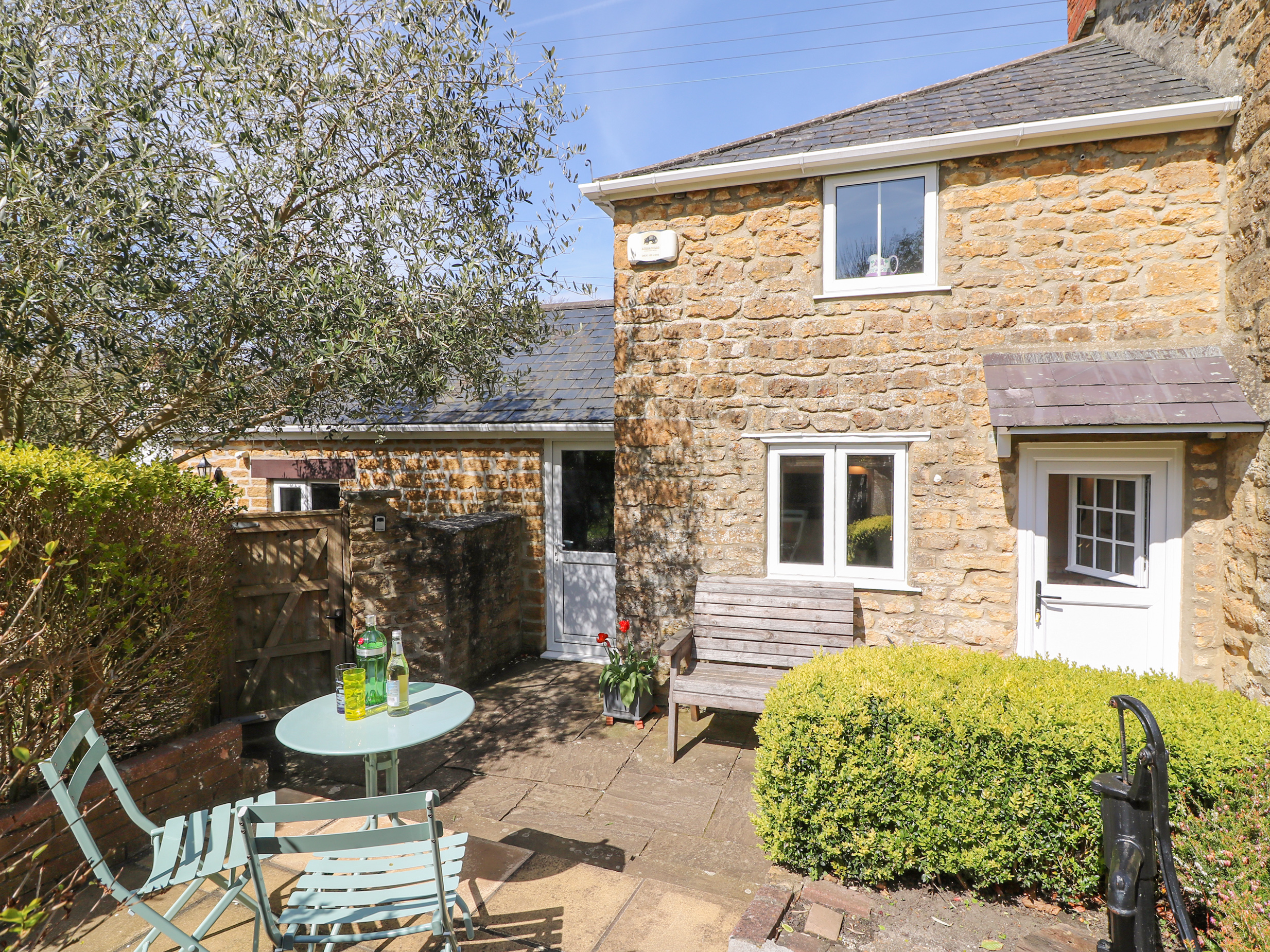 Holiday cottage, Bridport ()