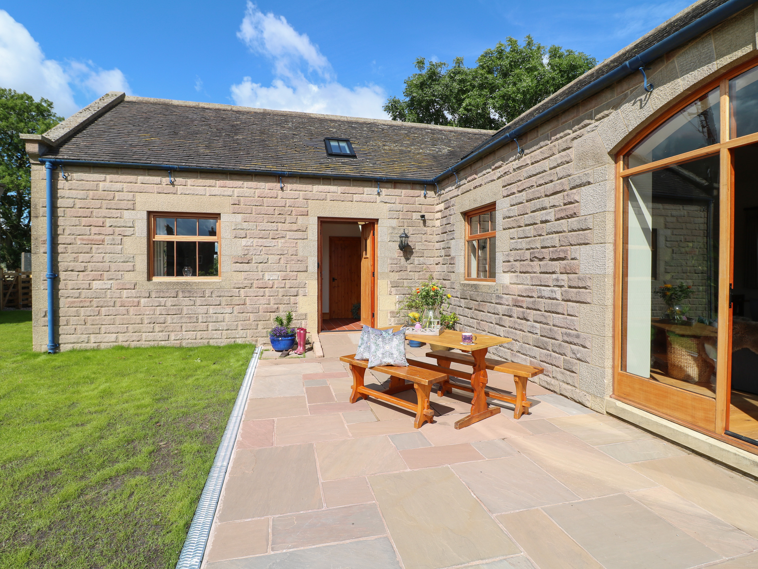Holiday cottage in Birchover, Derbyshire - Photo 2