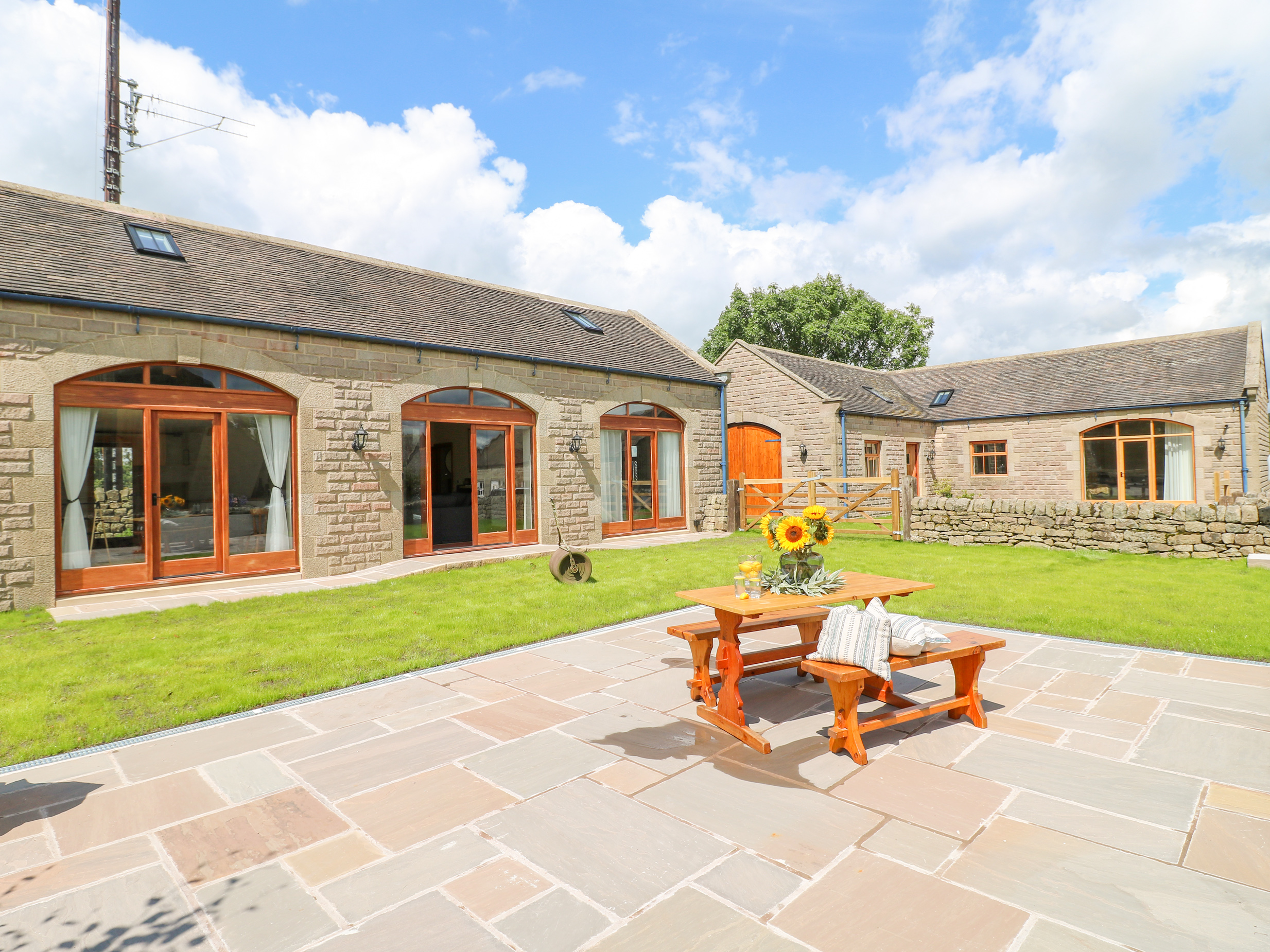 Holiday cottage in Birchover, Derbyshire - Photo 1