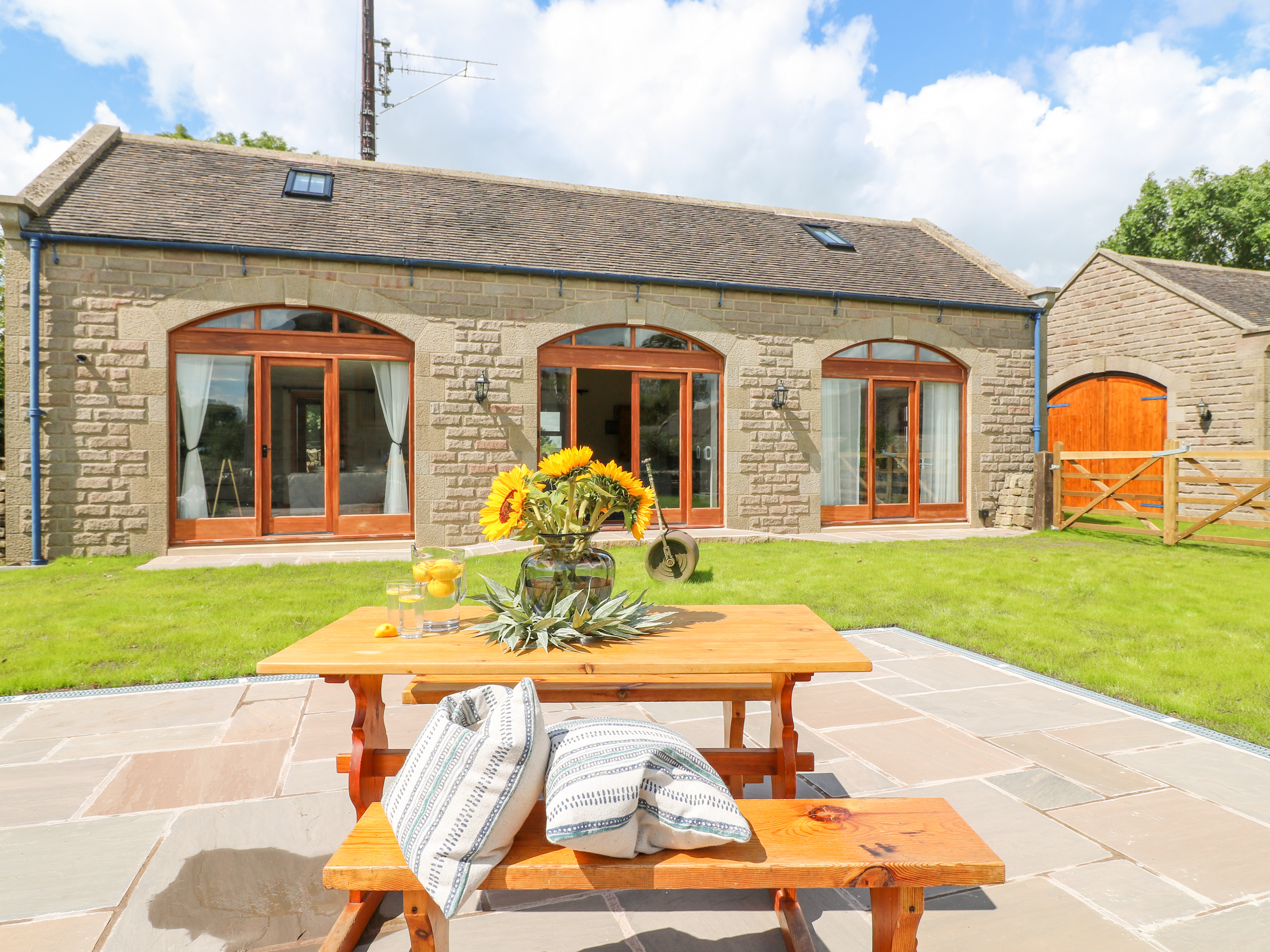 Holiday cottage in Birchover, Derbyshire - Photo 2