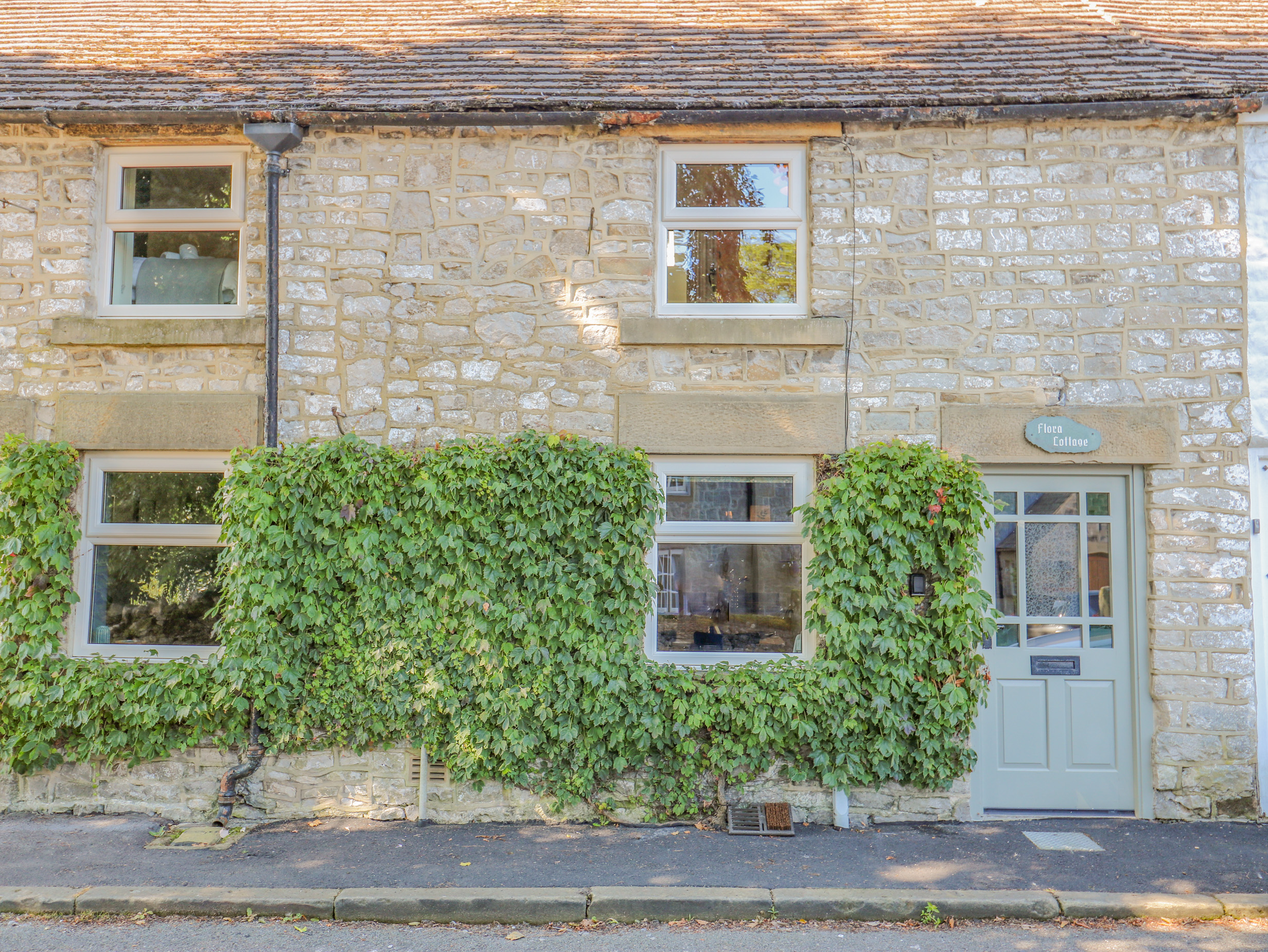 Holiday cottage, Tideswell (Flora Cottage)