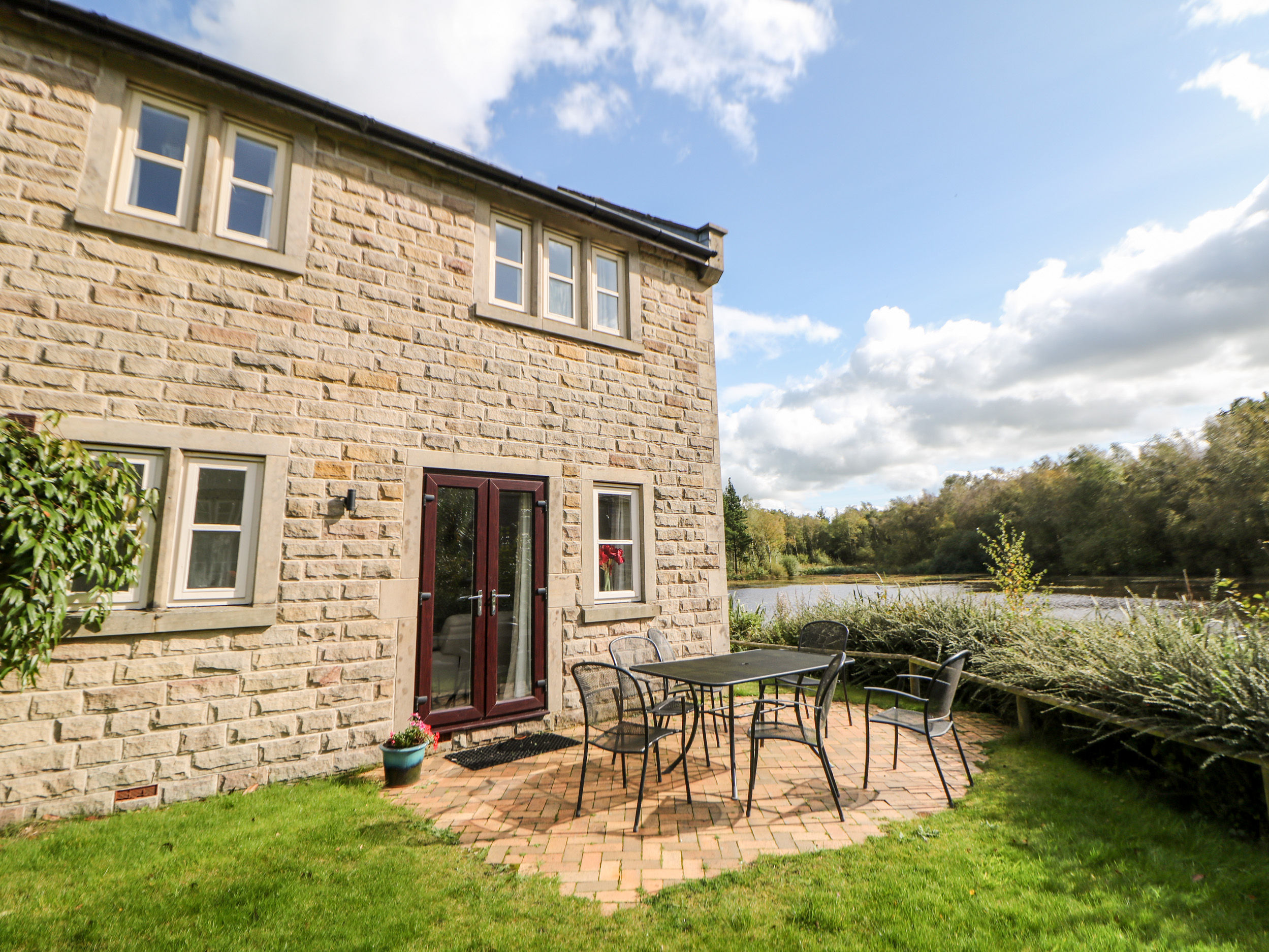 Holiday cottage in Two Dales, Derbyshire - Photo 2